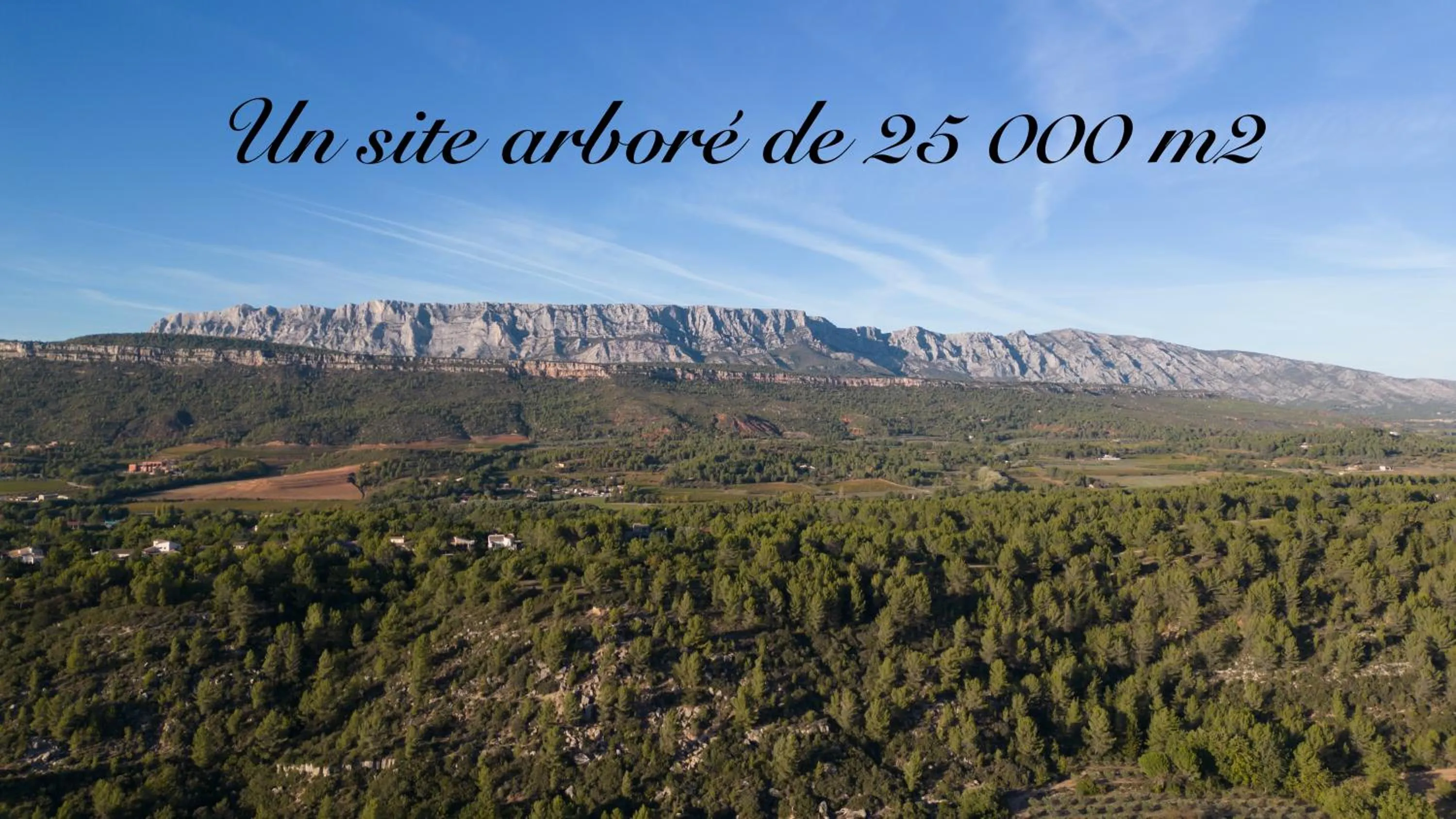 Natural landscape in Hôtel Mount Venturi - Aix-En-Provence Sainte-Victoire - Bar & Restaurant & Padel