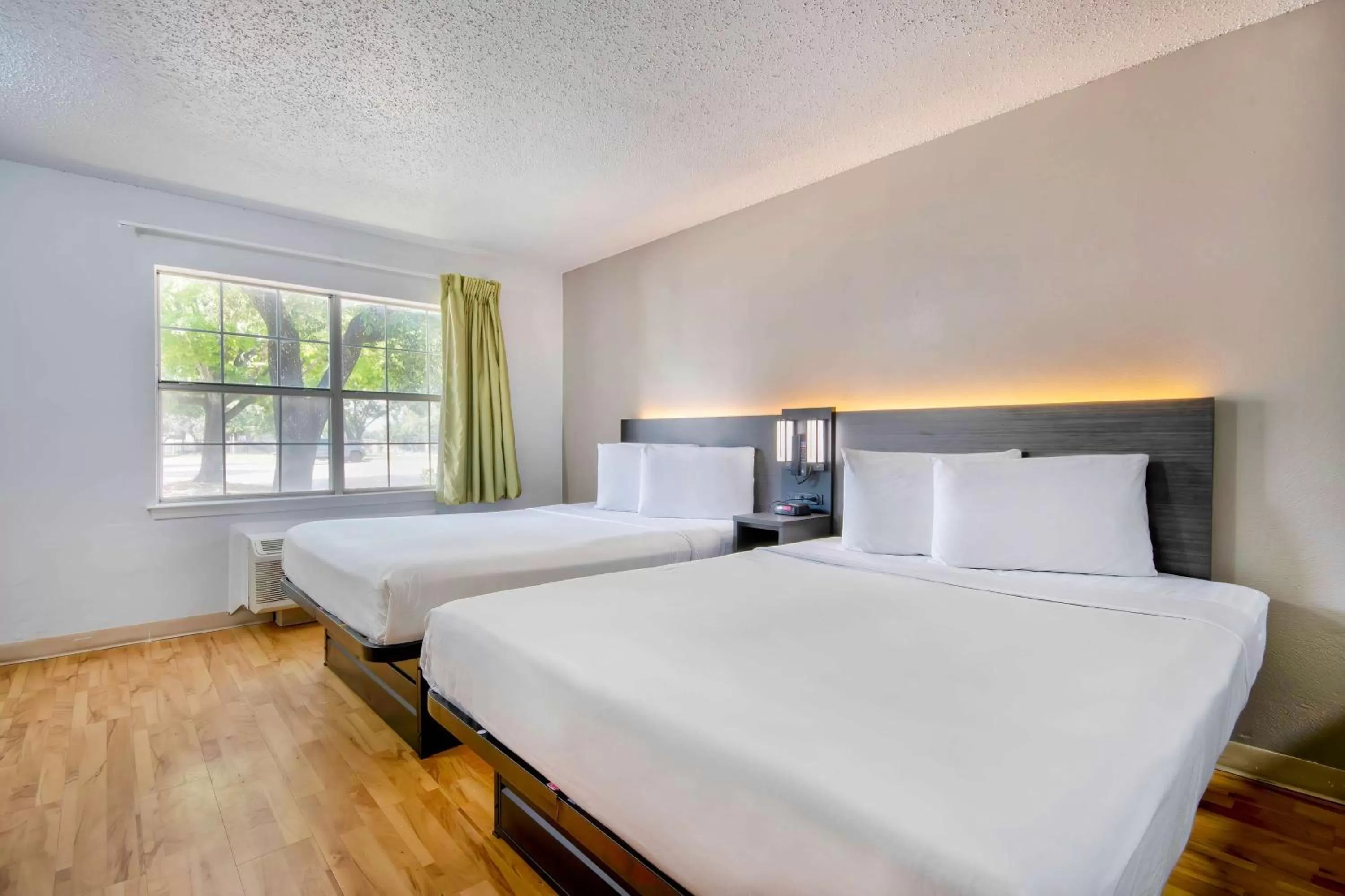 Bedroom, Bed in Studio 6-San Antonio, TX - Six Flags