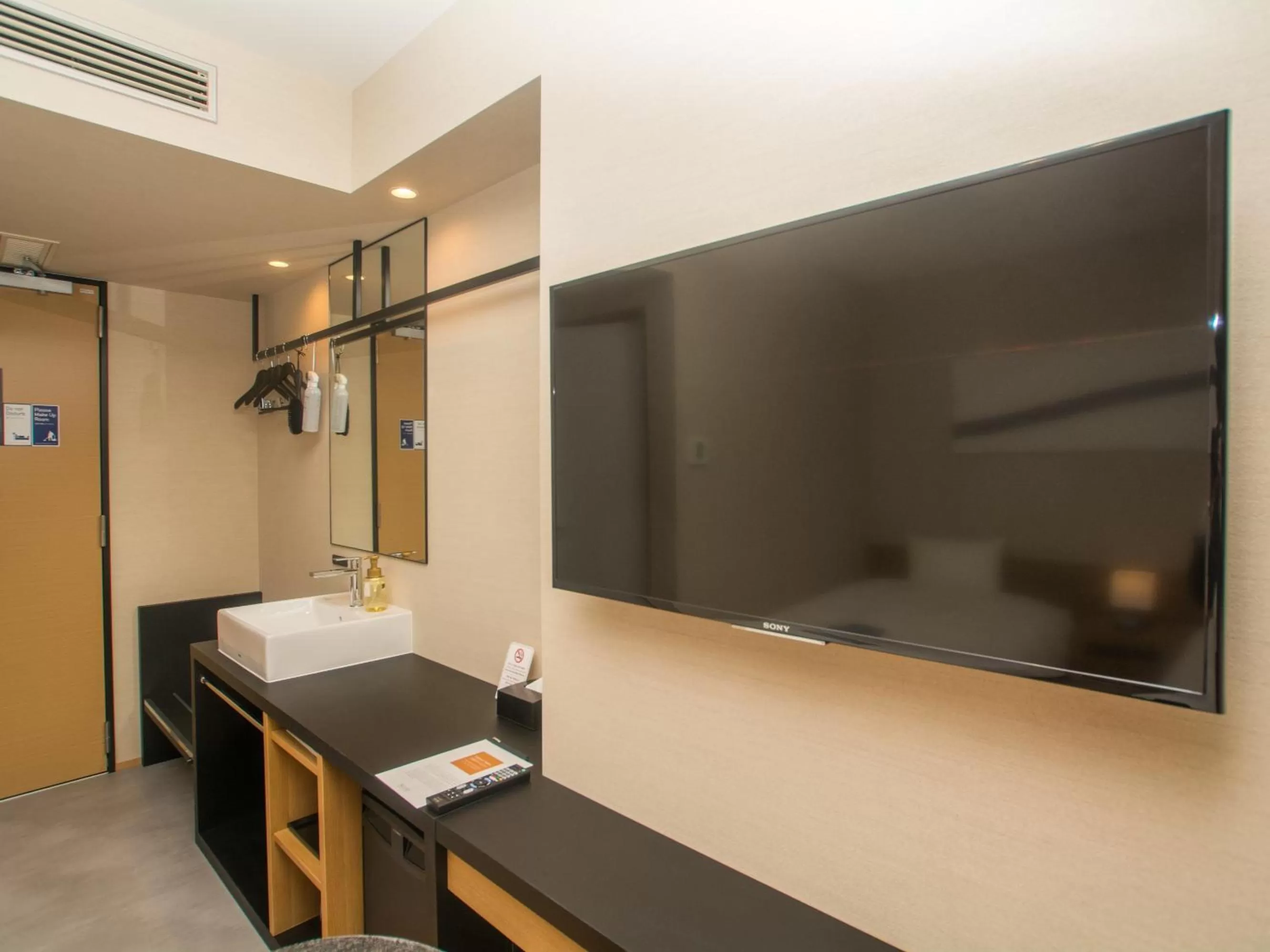 Photo of the whole room in HATAGO INN Kansai Airport