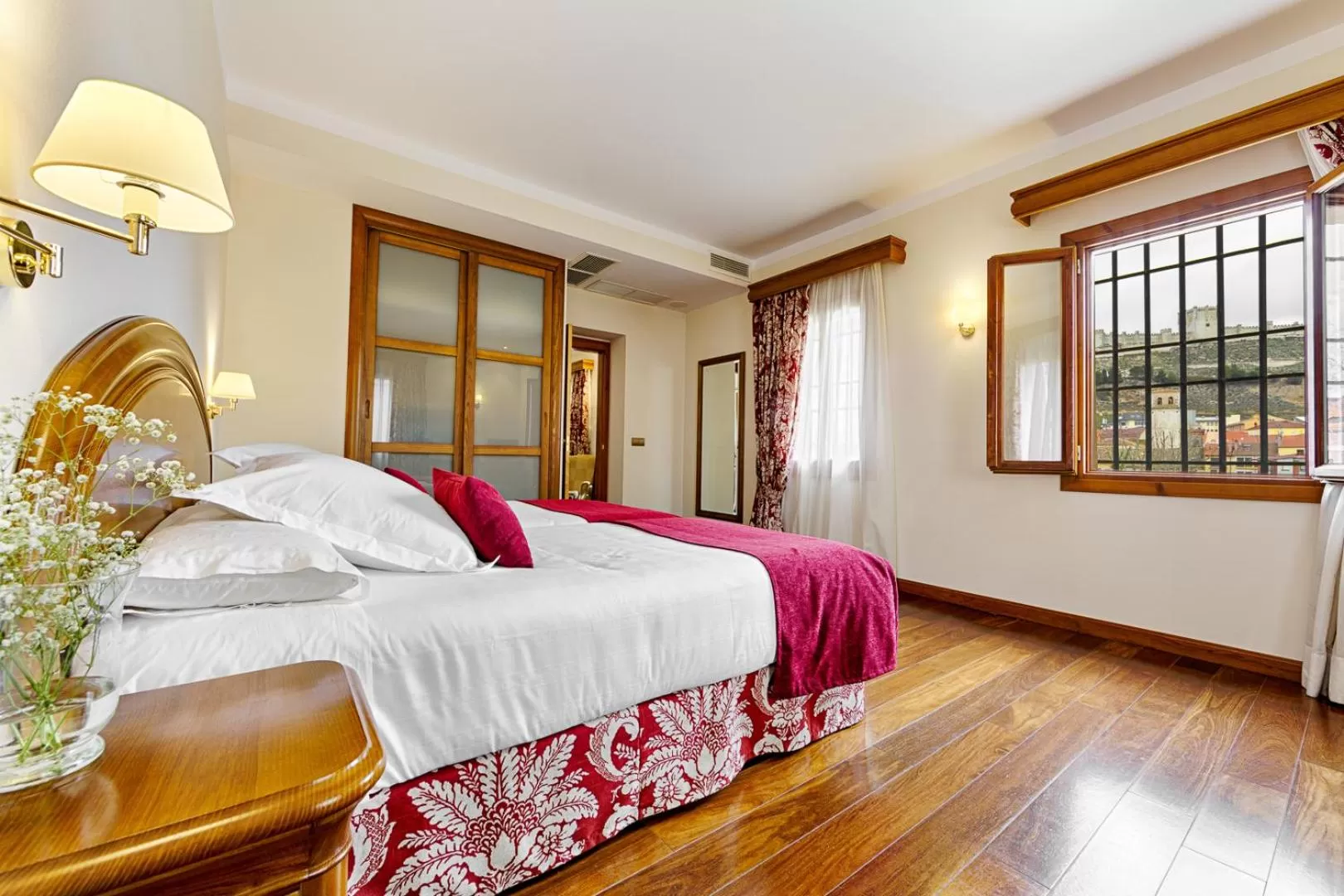 Decorative detail, Bed in AZZ Peñafiel Las Claras Hotel & Spa