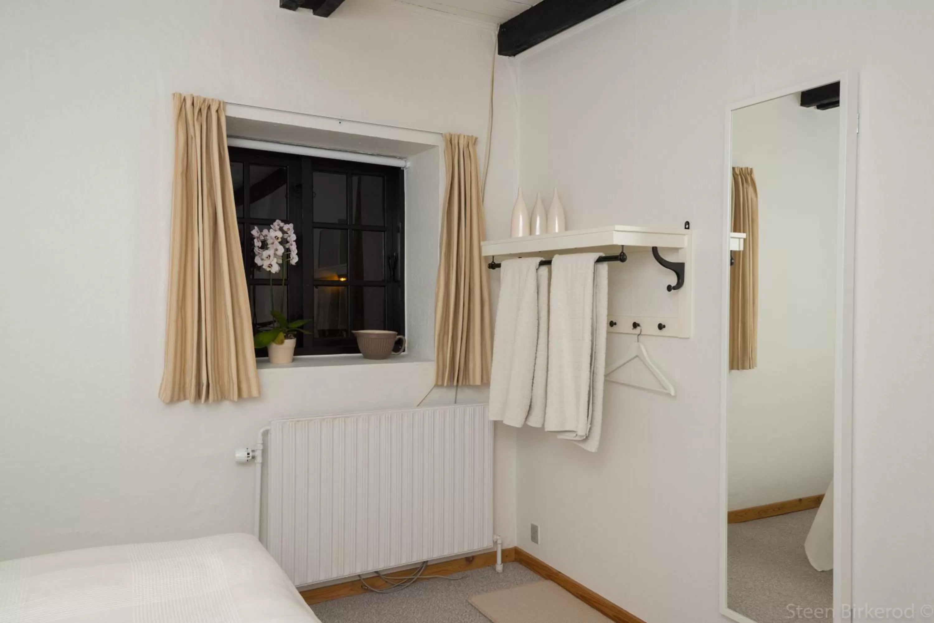 Property building, Bathroom in Dåstrup Bed & Breakfast