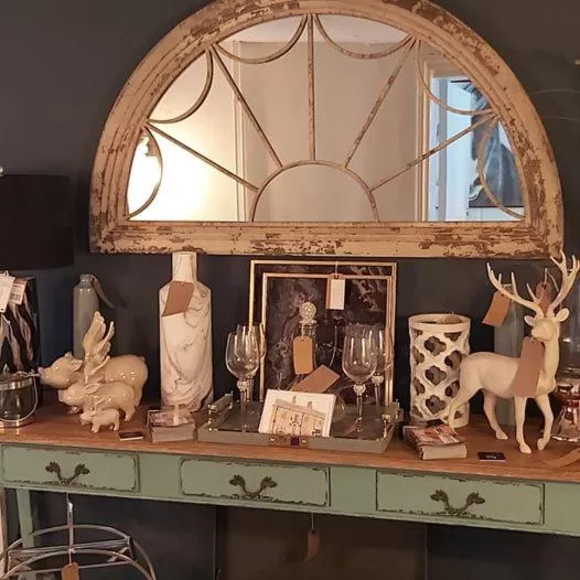 Decorative detail in B&Bat no3