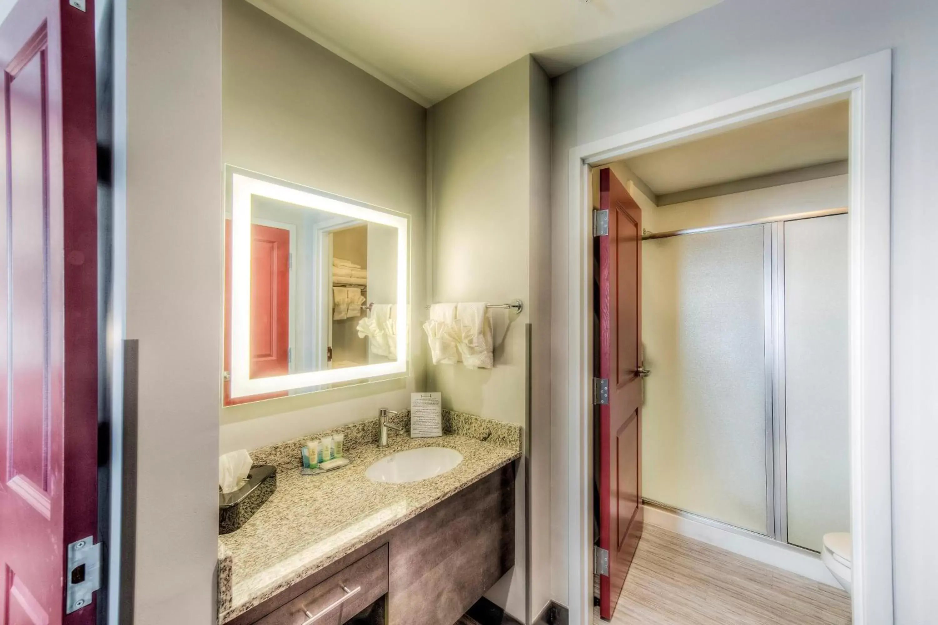 One-Bedroom Queen Room - Disability Access Tran Shower in Staybridge Suites - University Area OSU, an IHG Hotel One-Bedroom Queen Room - Disability Access Tran Shower in Staybridge Suites - University Area OSU, an IHG Hotel