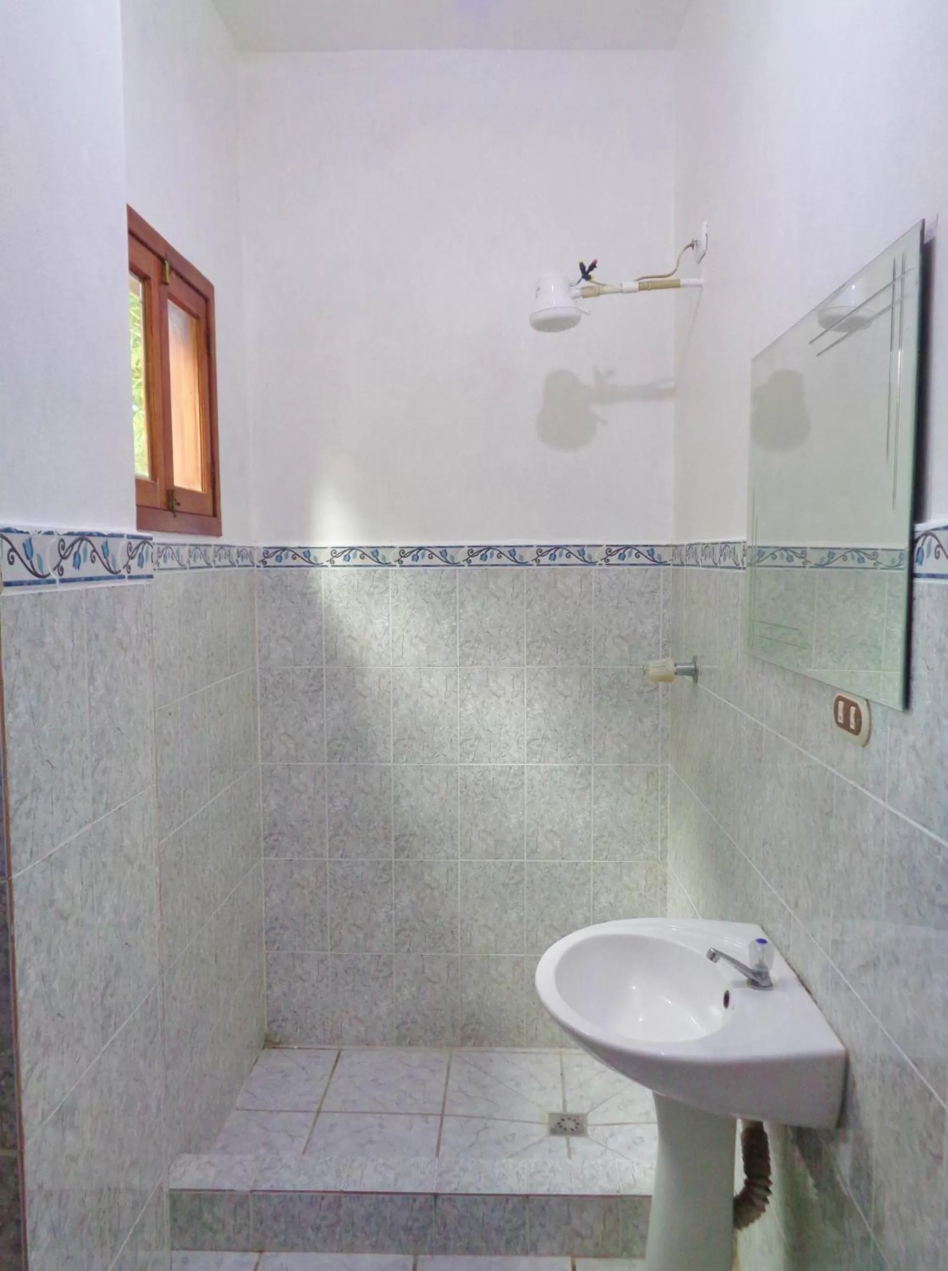 Shower, Bathroom in Livingston Resort Hotel