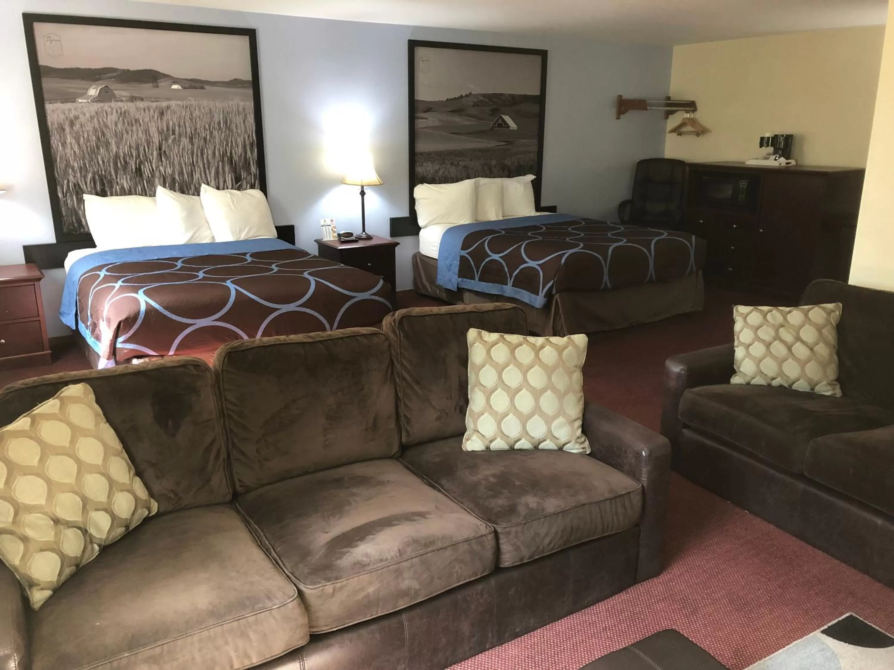 Living room in Super 8 by Wyndham Lewiston