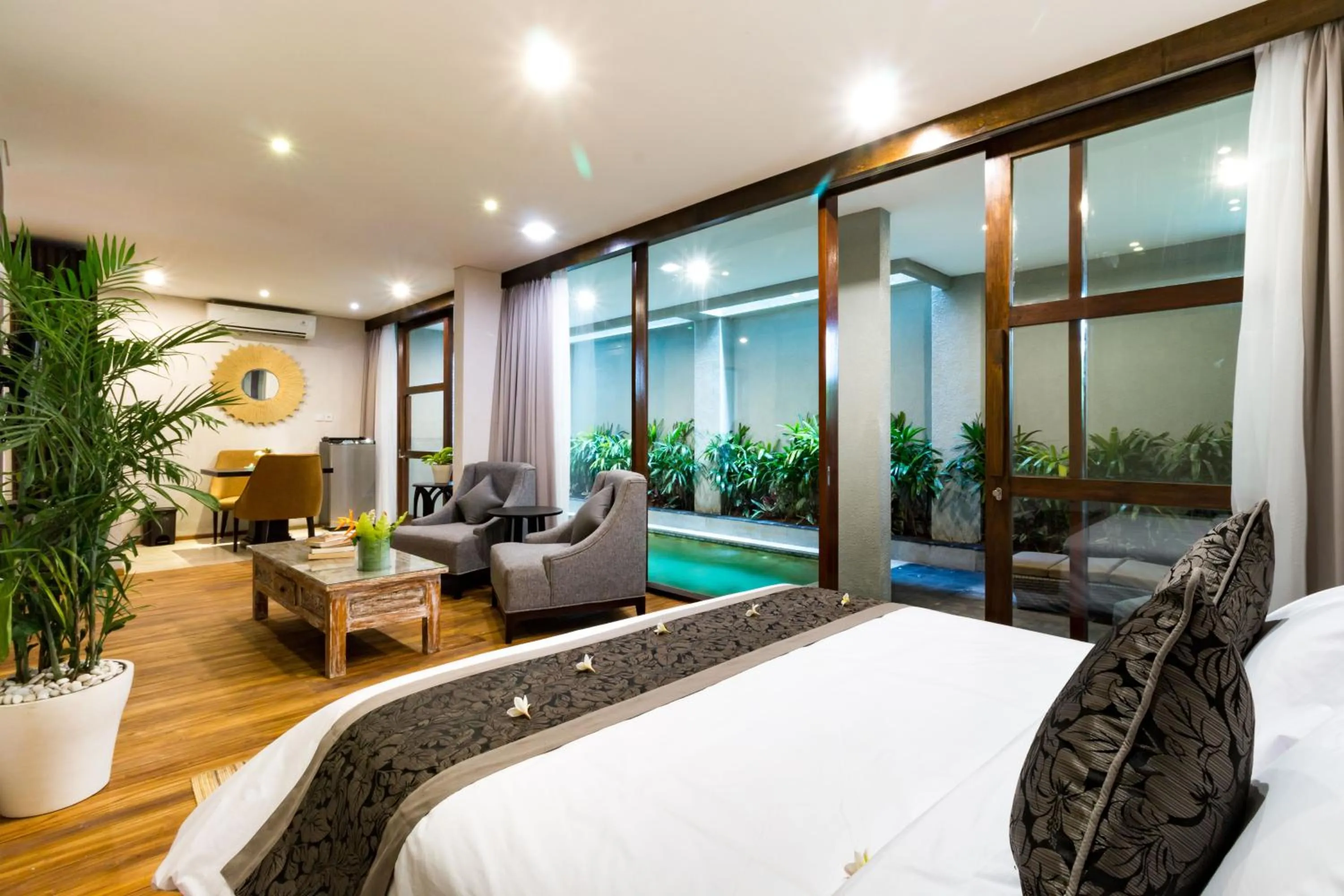 Photo of the whole room, Bed in Aleesha Villas and Suites