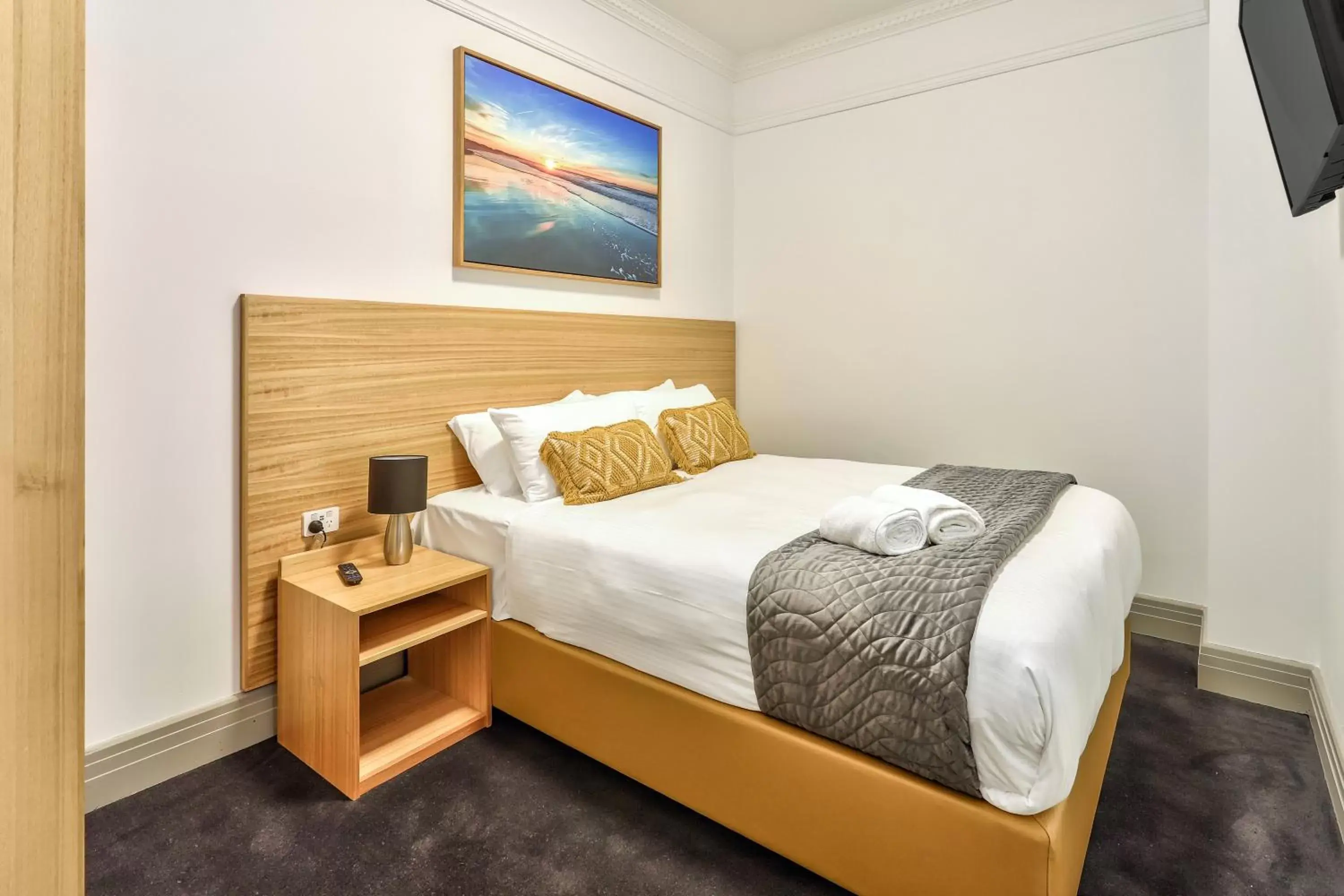 Deluxe Queen Room with Two Queen Beds in Meridian Hotel Hurstville Deluxe Queen Room with Two Queen Beds in Meridian Hotel Hurstville