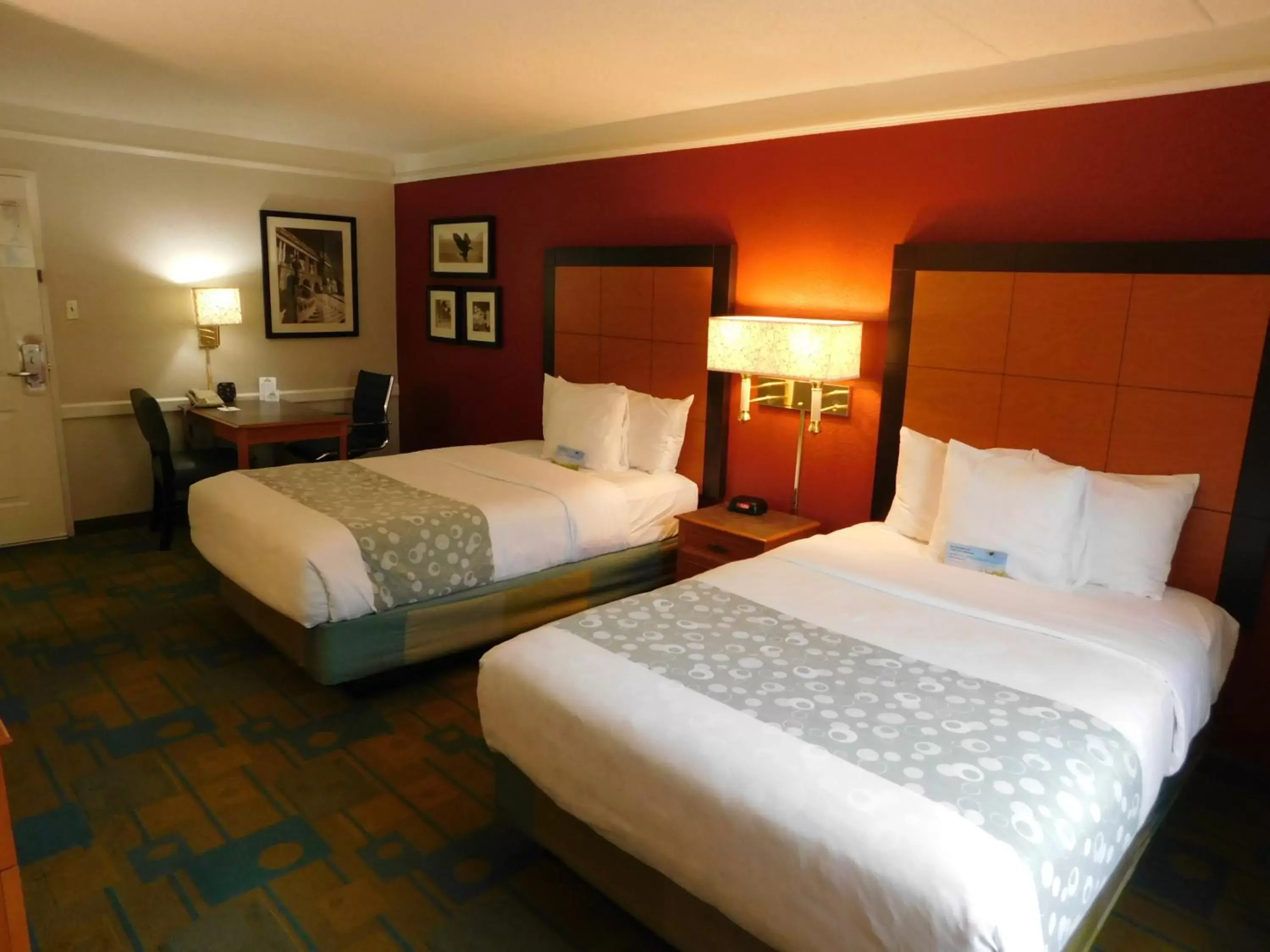 2 Double Beds One-Bedroom Suite Non-Smoking in Days Inn & Suites by Wyndham Schaumburg- Woodfield Mall 2 Double Beds One-Bedroom Suite Non-Smoking in Days Inn & Suites by Wyndham Schaumburg- Woodfield Mall