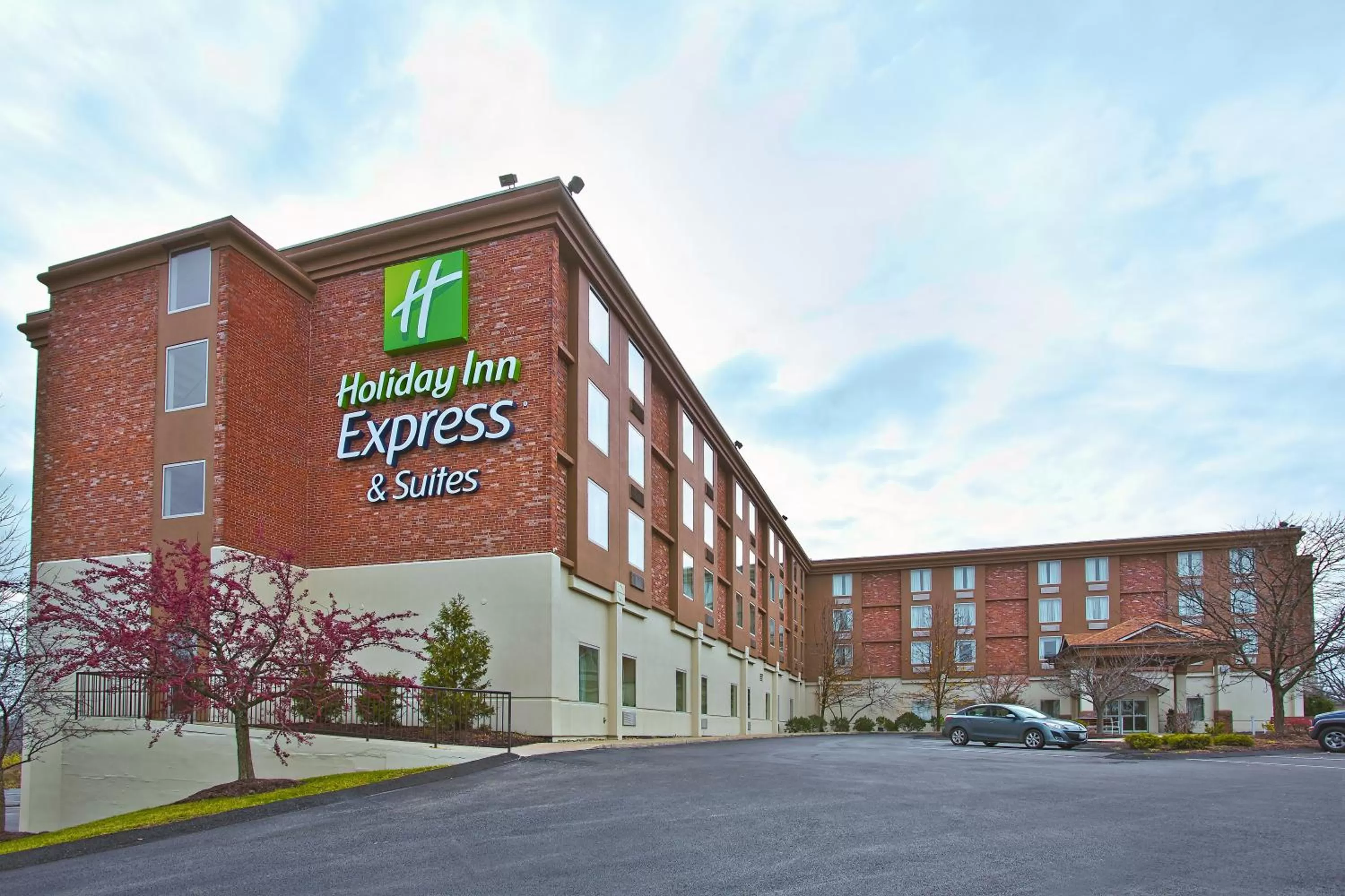 Property building in Holiday Inn Express and Suites Pittsburgh West Mifflin by IHG