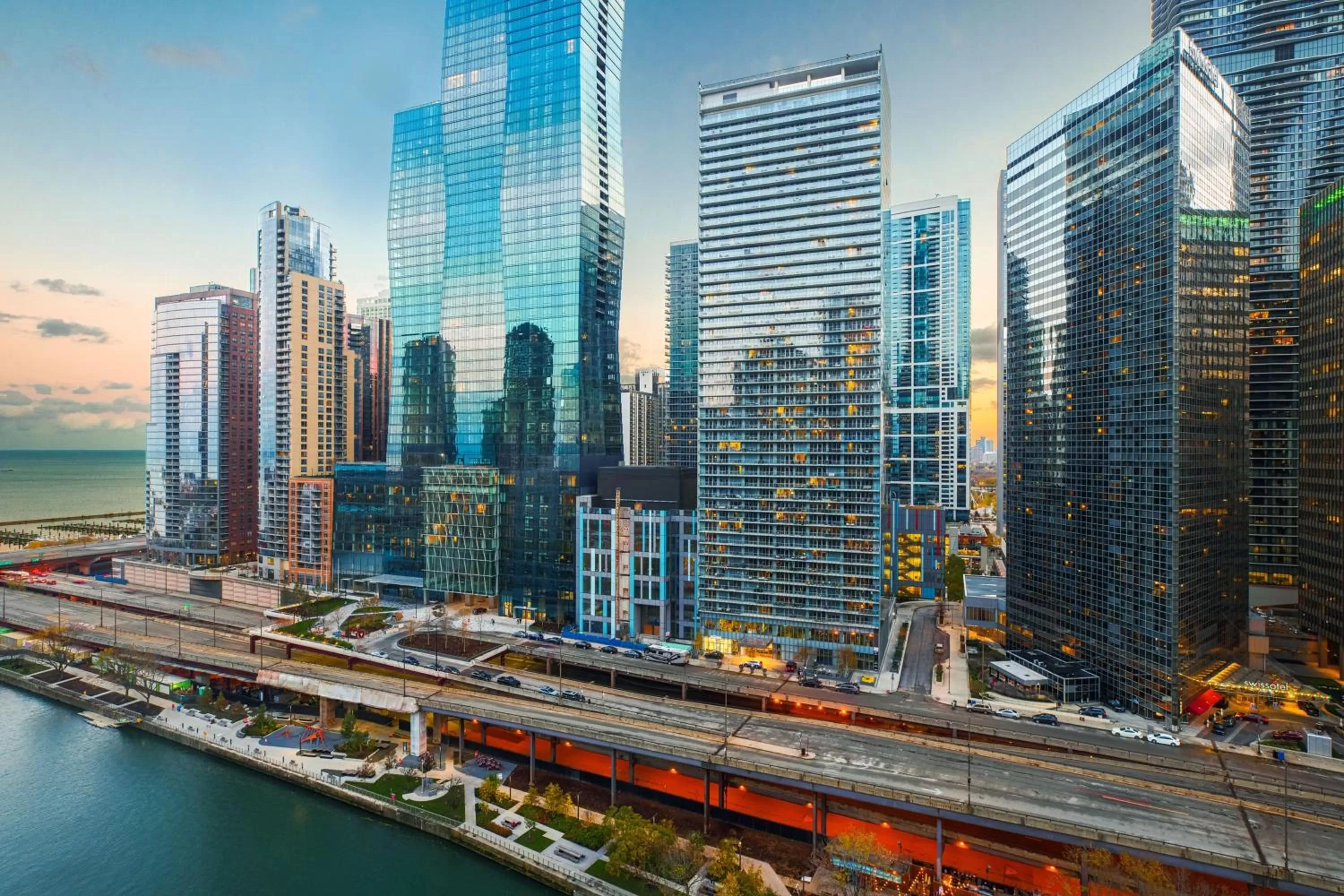 Photo of the whole room in Sheraton Grand Chicago Riverwalk