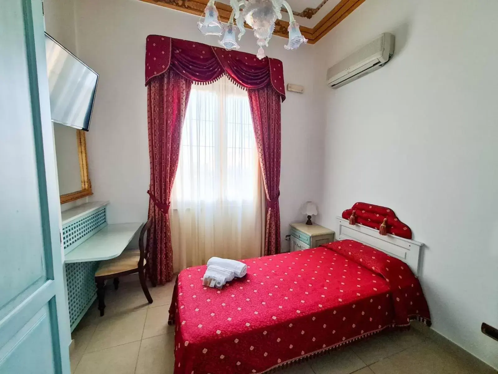 Standard Single Room in Euro Hotel Iglesias Standard Single Room in Euro Hotel Iglesias