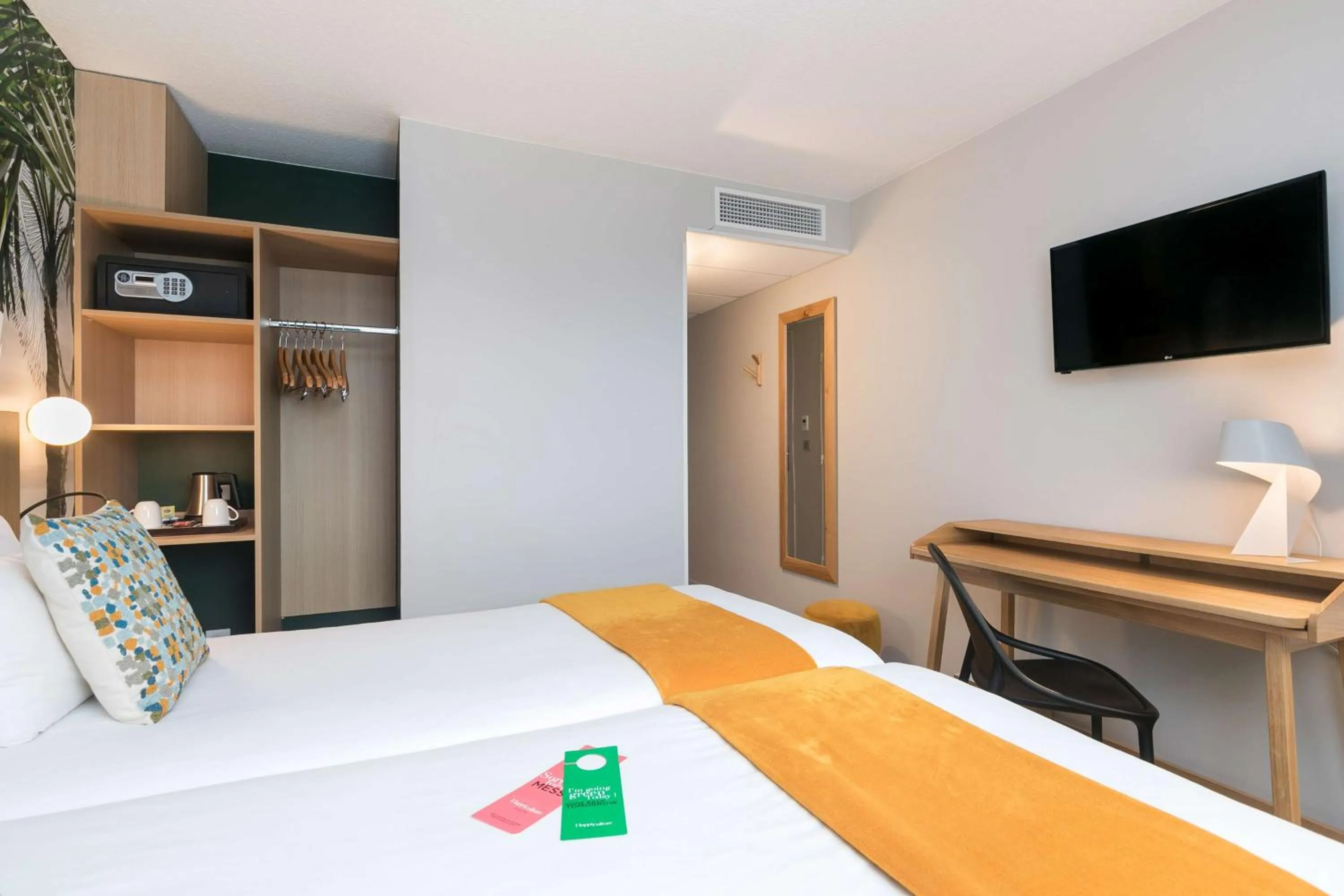 Photo of the whole room, Bed in Hôtel Innes by HappyCulture