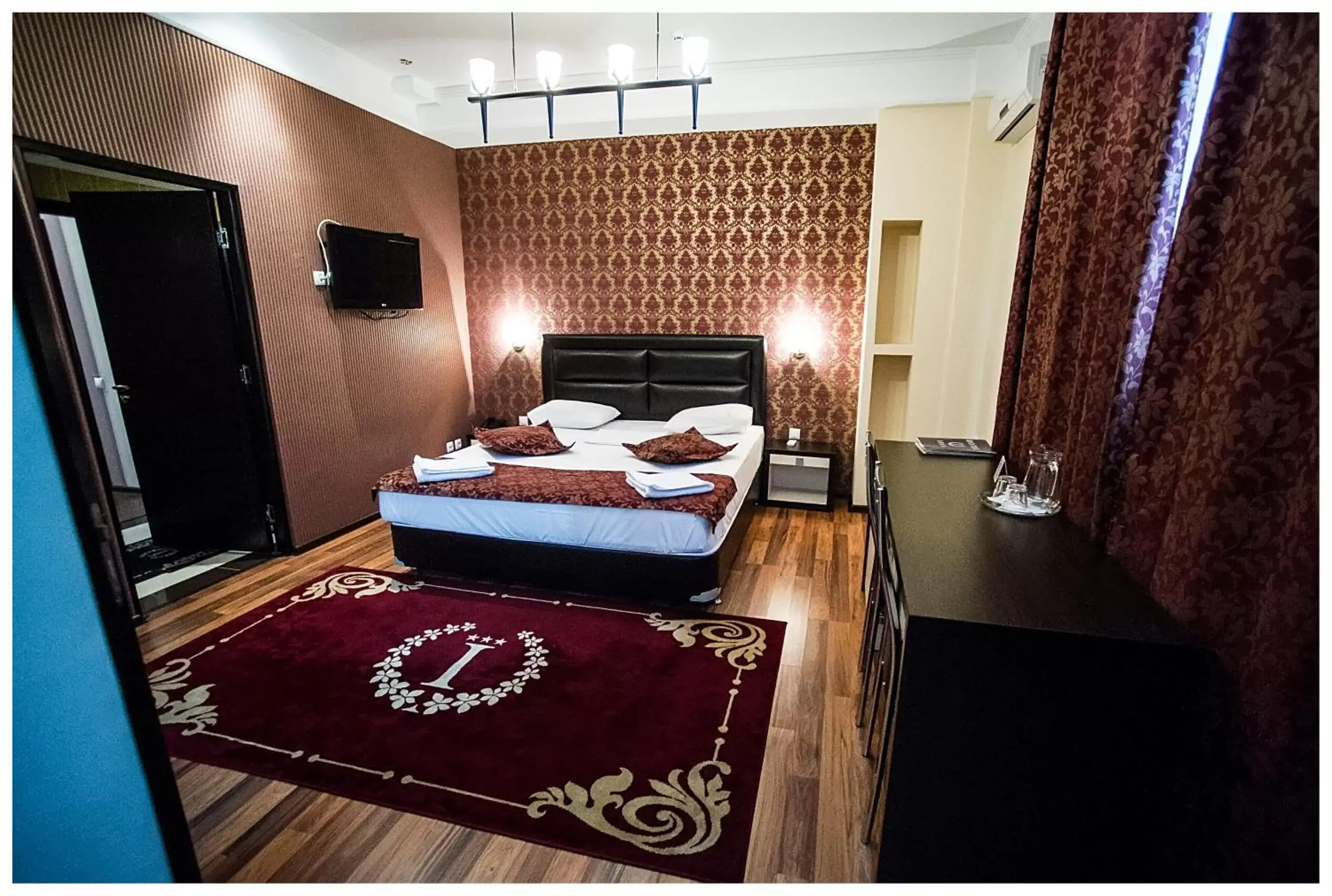 Superior Double Room in IRIS Hotel Superior Double Room in IRIS Hotel