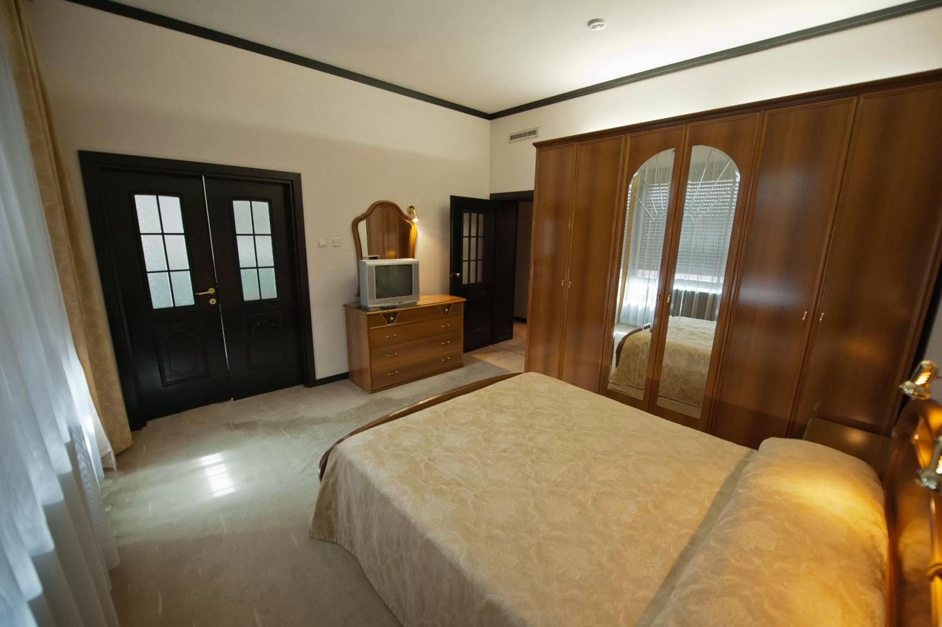 Suite in Jolly Alon Hotel