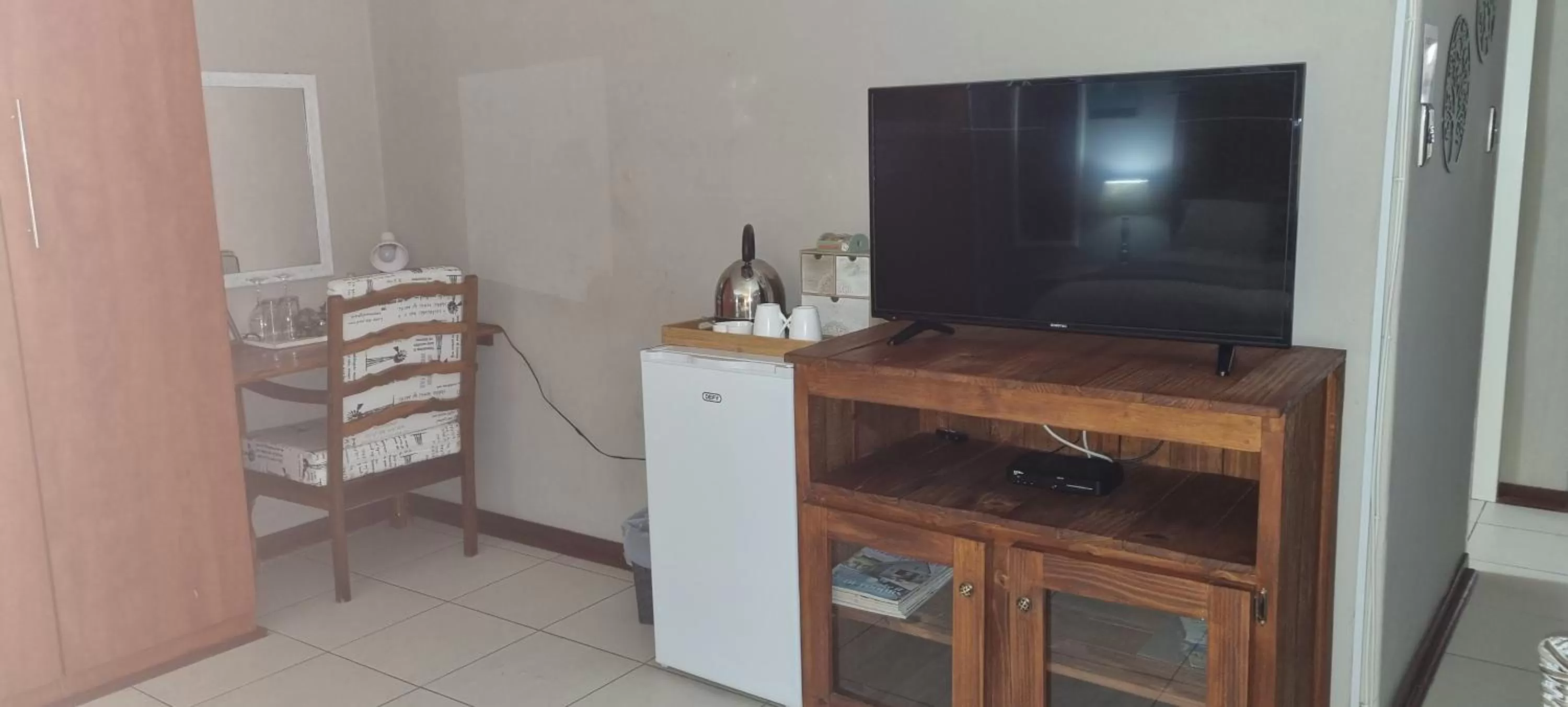 Communal lounge/ TV room, TV/Entertainment Center in The Leopard Tree