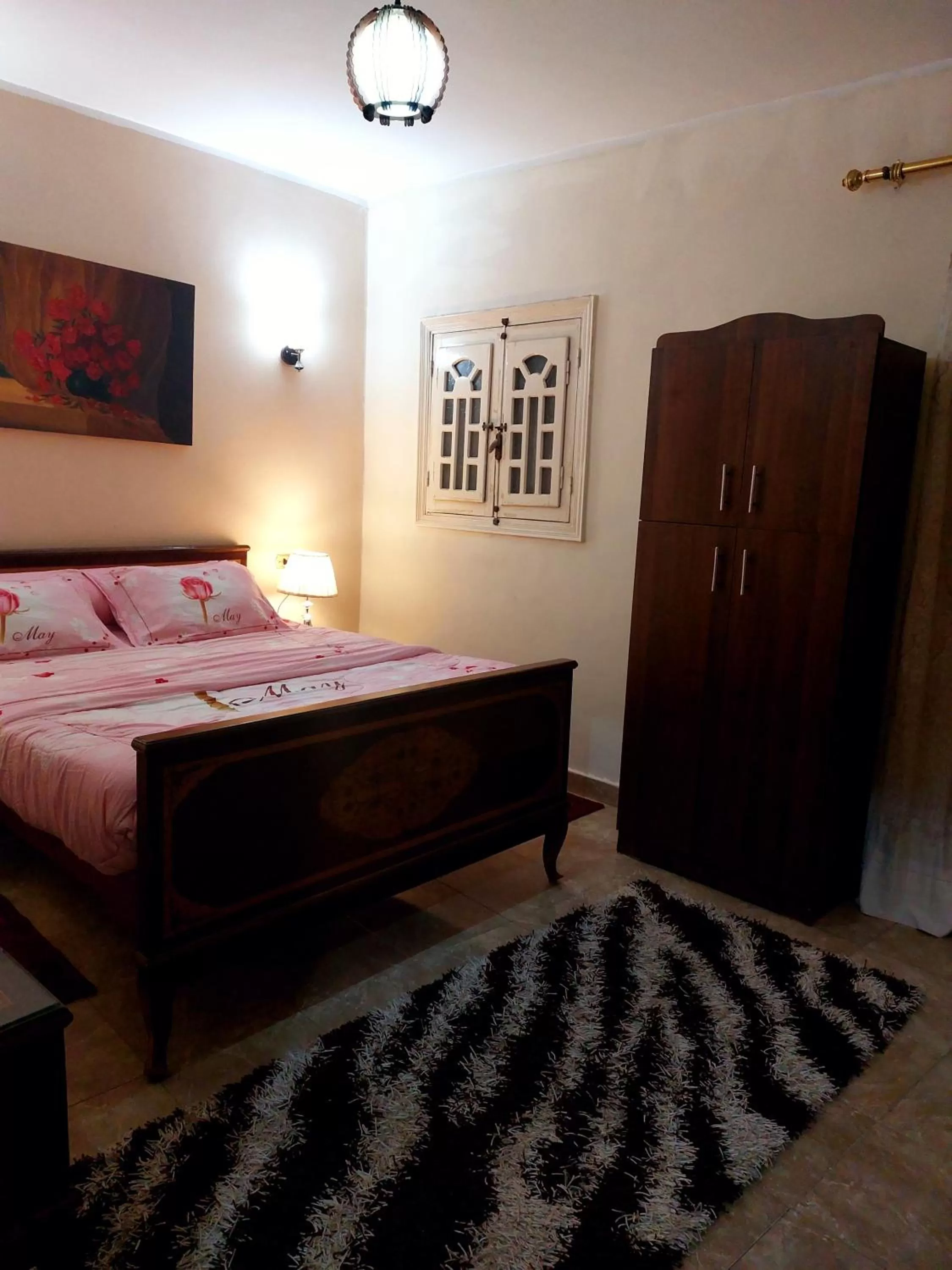 Bed in pyramid Giza city inn