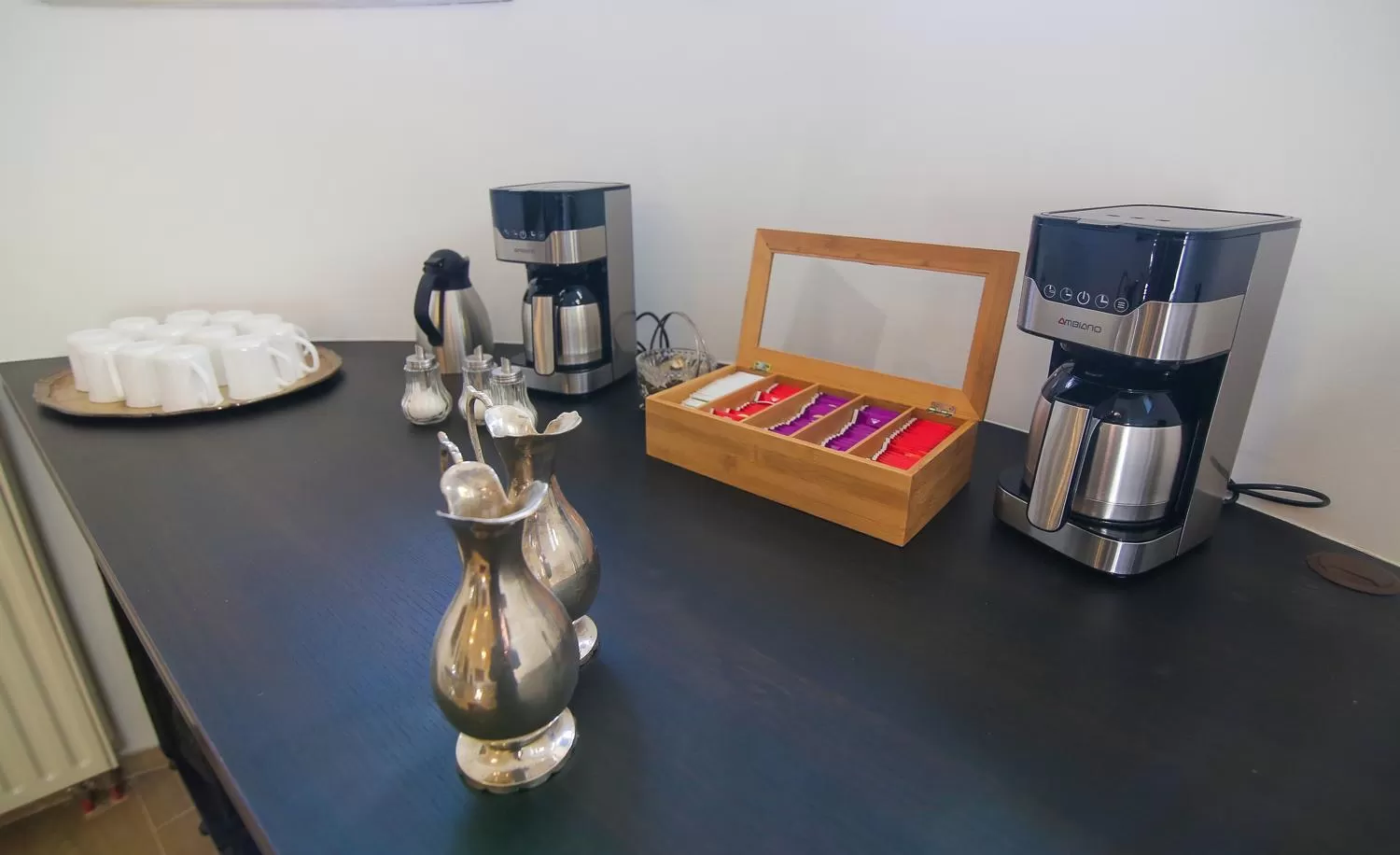 Coffee/tea facilities in Hotel Vila Katrca