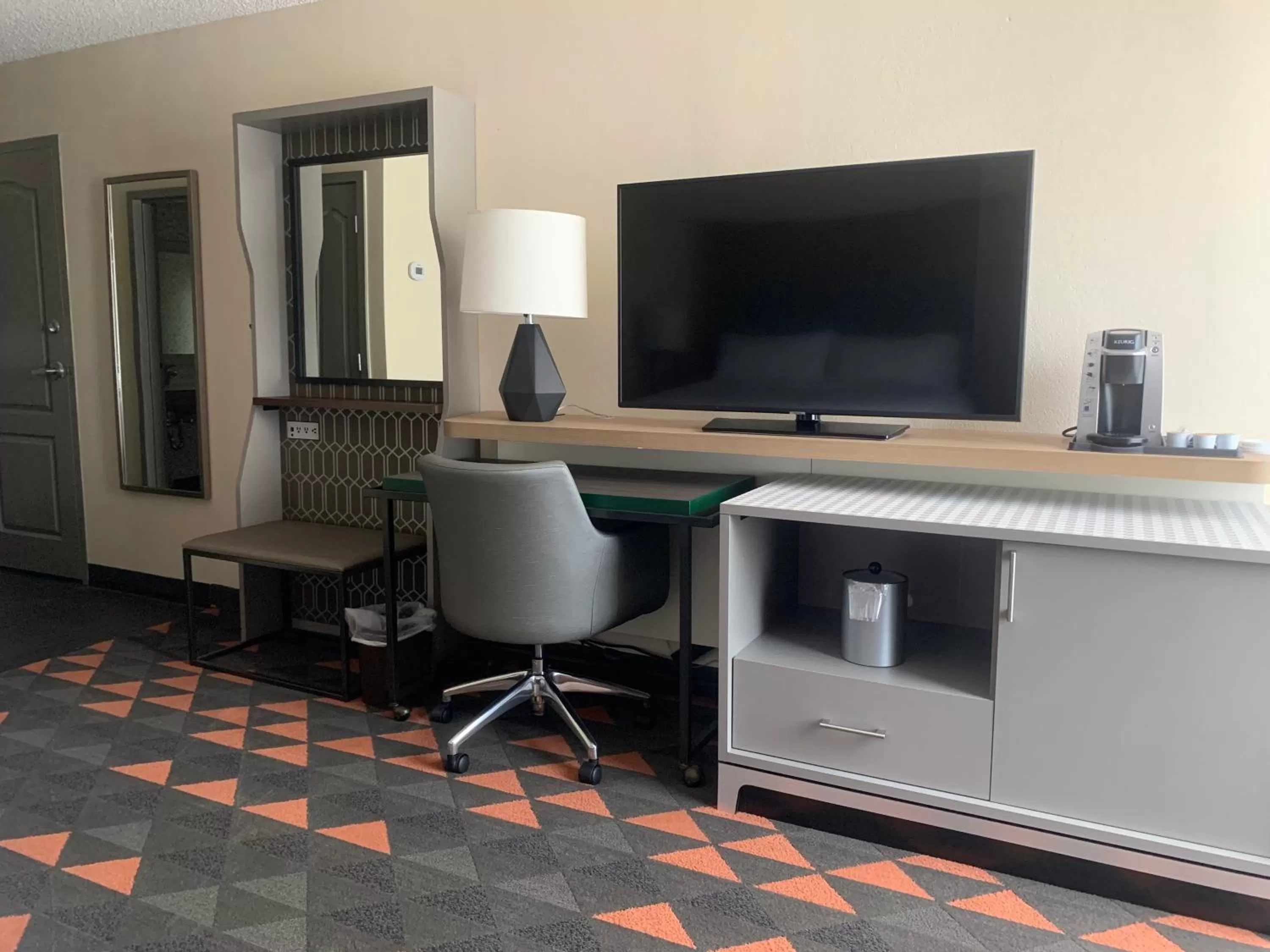 King Room with Mobility Accessible Roll-In Shower - Non-Smoking in Holiday Inn Asheville - Biltmore West by IHG