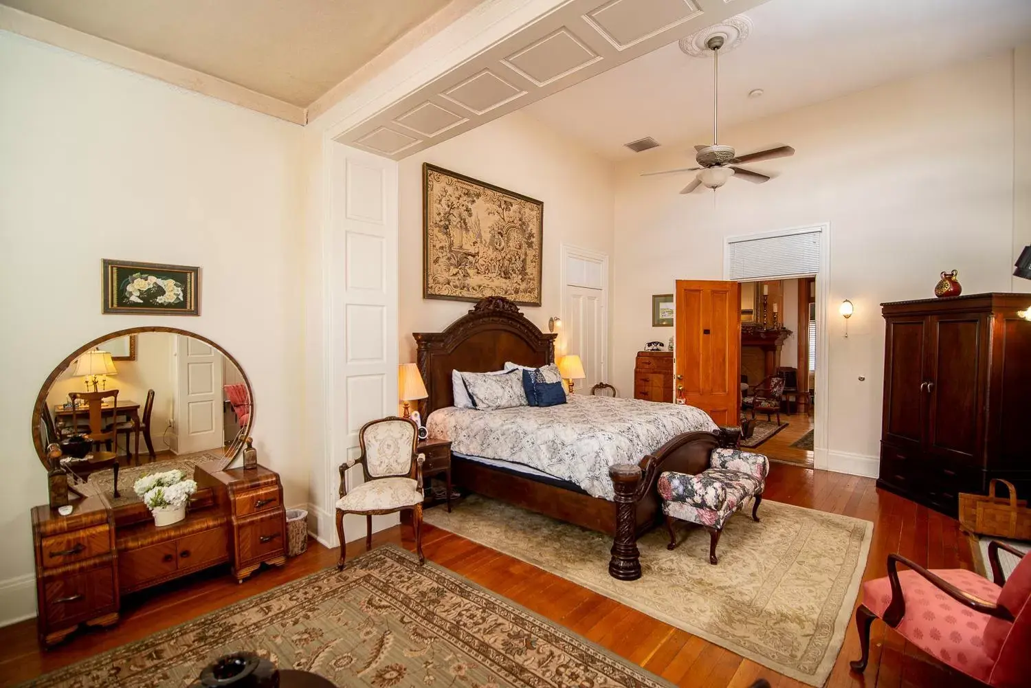 Deluxe King Suite in The Blenman Inn Deluxe King Suite in The Blenman Inn