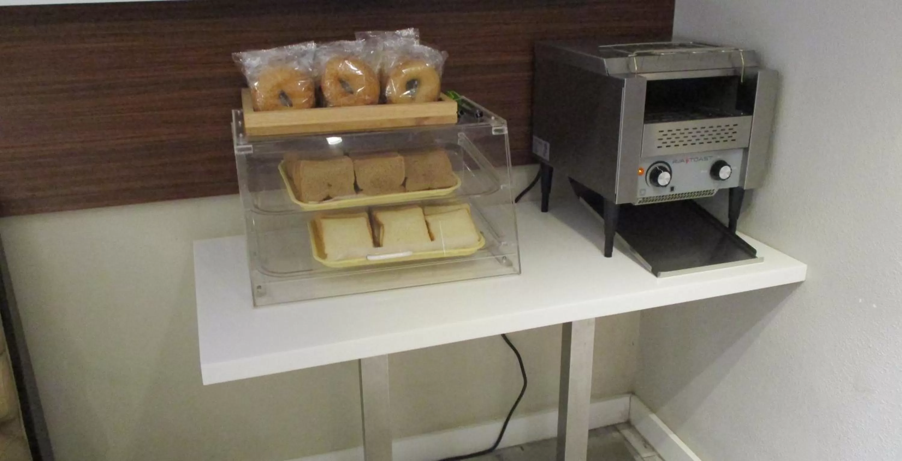 Buffet breakfast in Quality Inn & Suites Kissimmee by The Lake