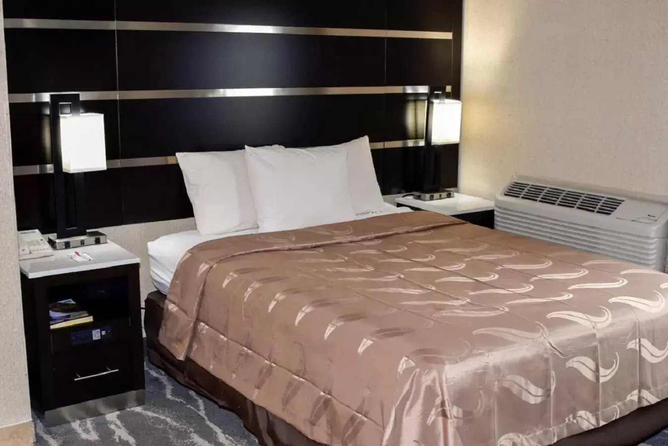 King Room - Non-Smoking in Quality Inn East Stroudsburg - Poconos King Room - Non-Smoking in Quality Inn East Stroudsburg - Poconos