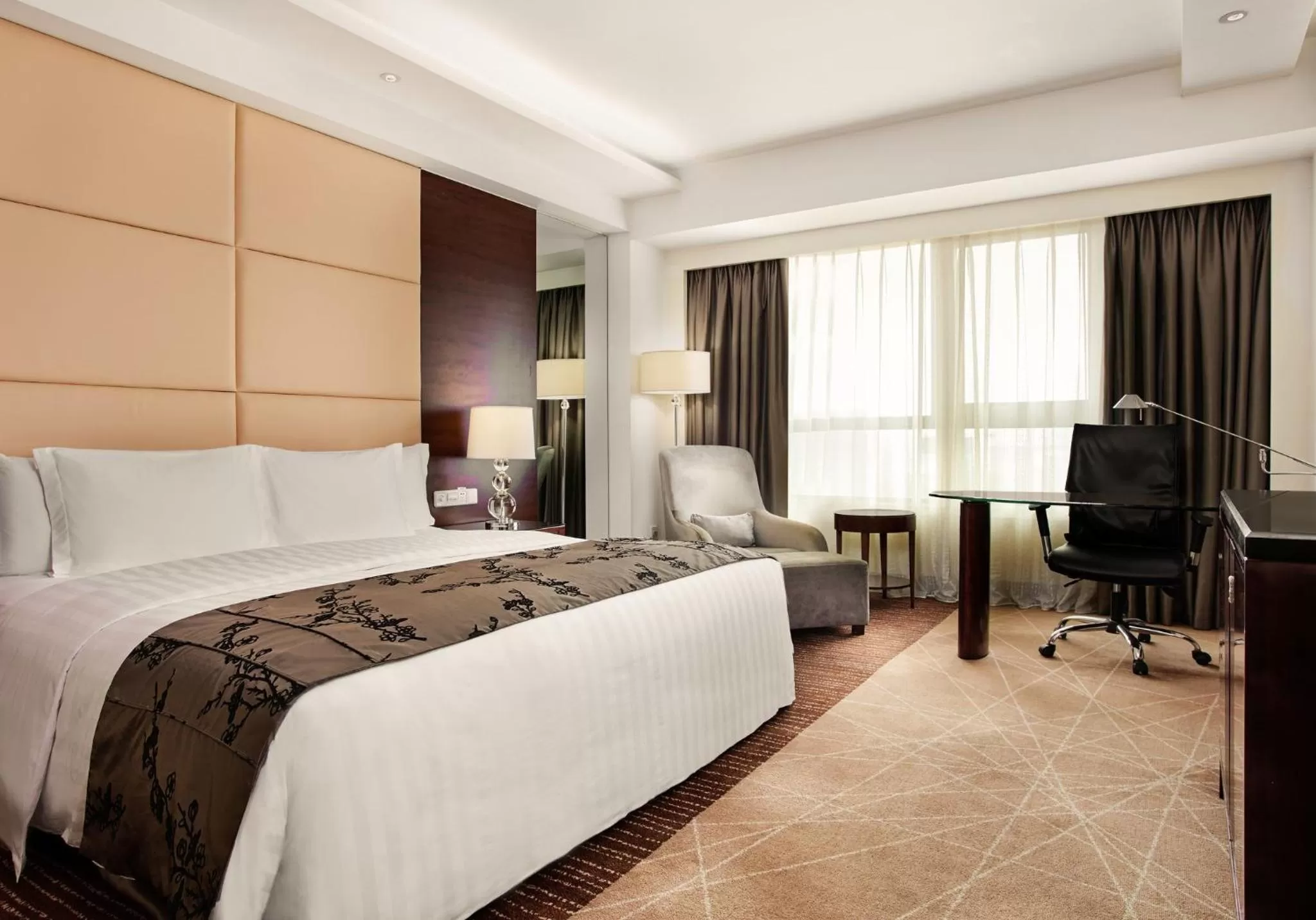 Photo of the whole room, Bed in Crowne Plaza Beijing International Airport by IHG