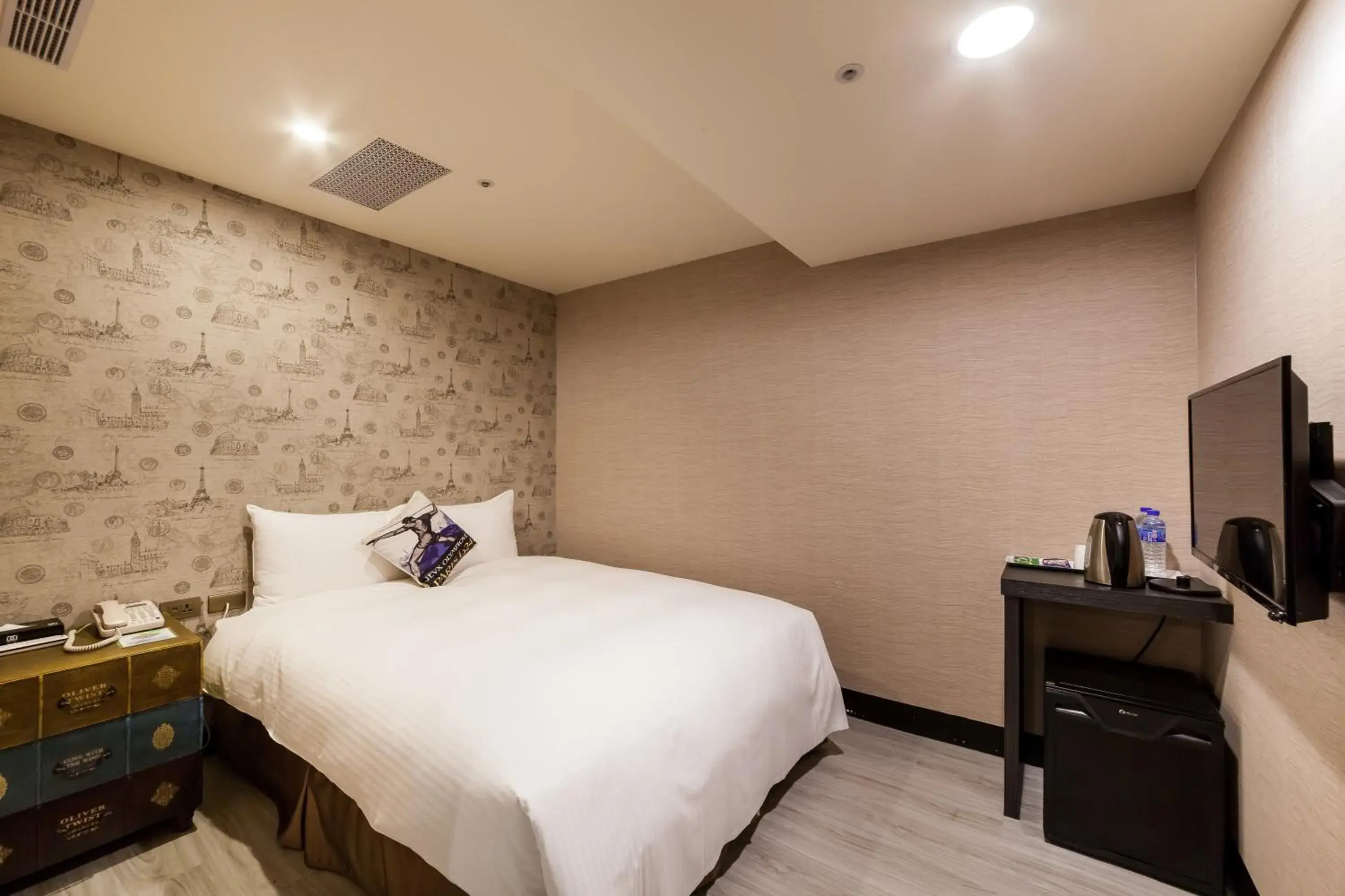 Economic Double Room - No Window in Hotel Fun - Linsen Economic Double Room - No Window in Hotel Fun - Linsen