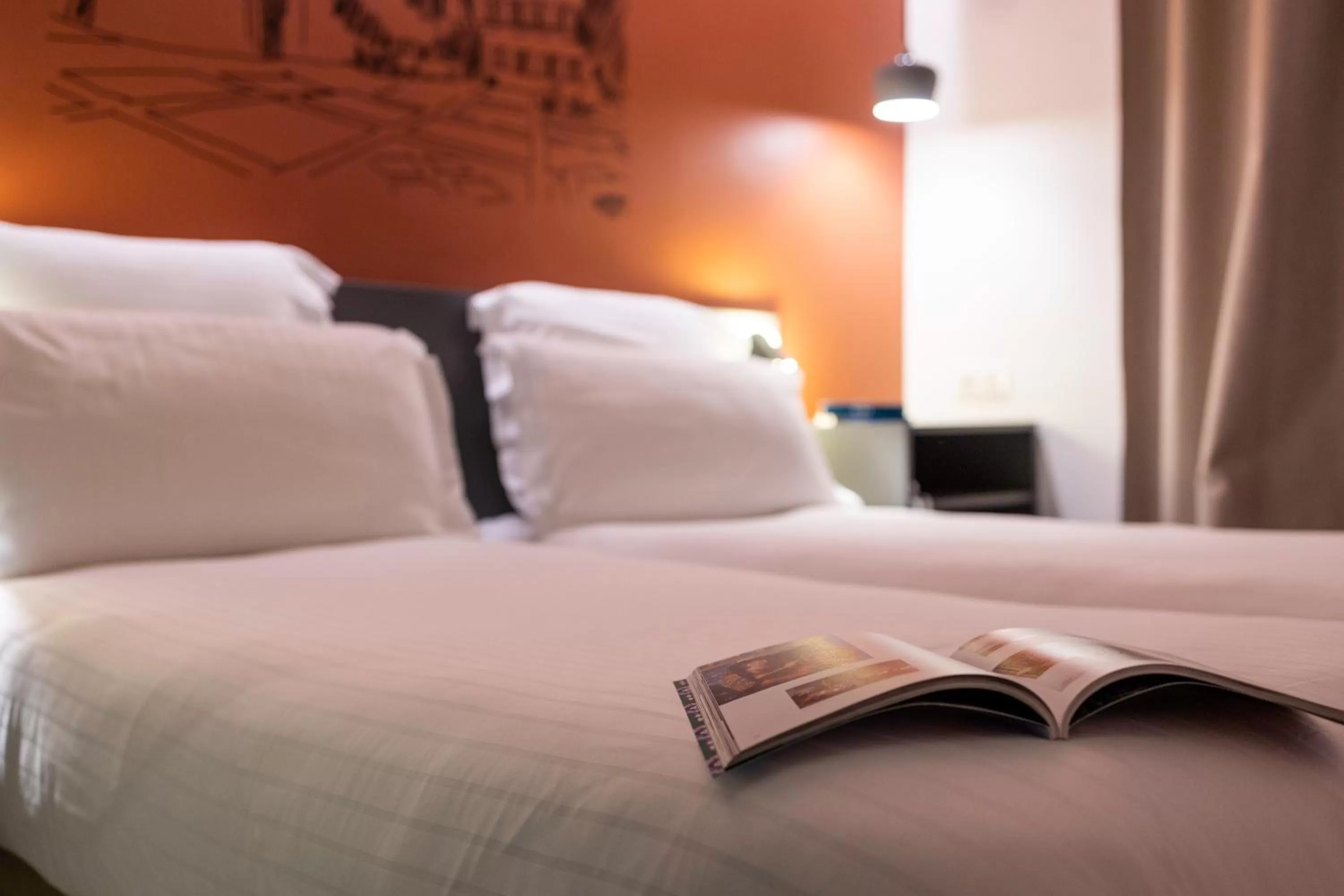 Bedroom, Bed in Hôtel restaurant Kyriad Fréjus