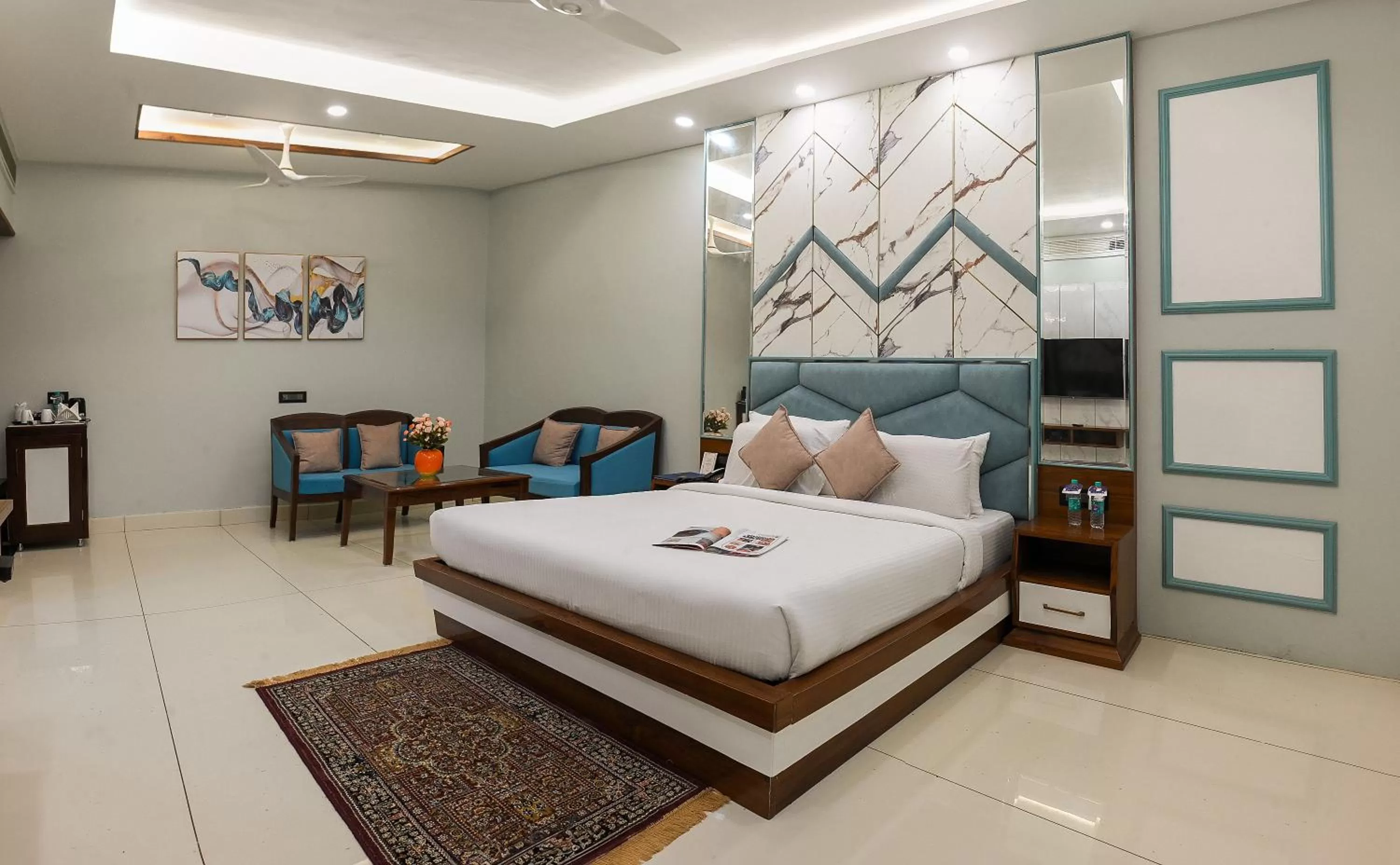 Bedroom, Bed in Hotel Leela Grande