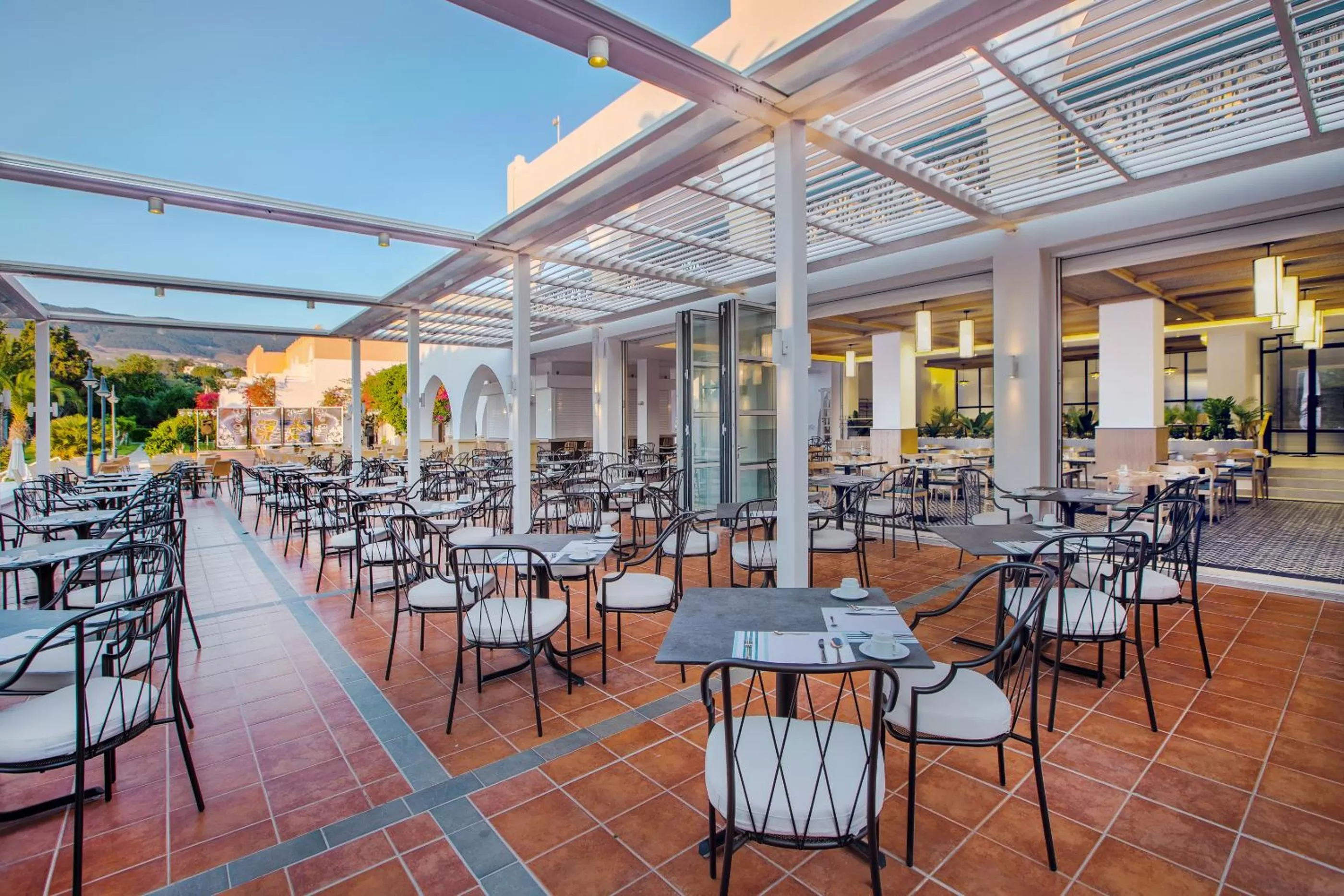 Restaurant/places to eat in Platanista Hotel