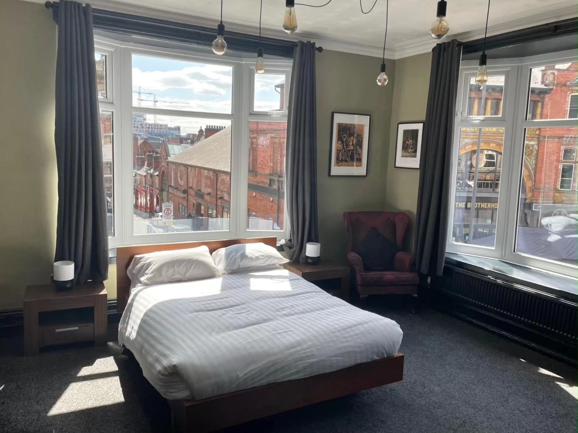 Shower, Bed in The Wrens