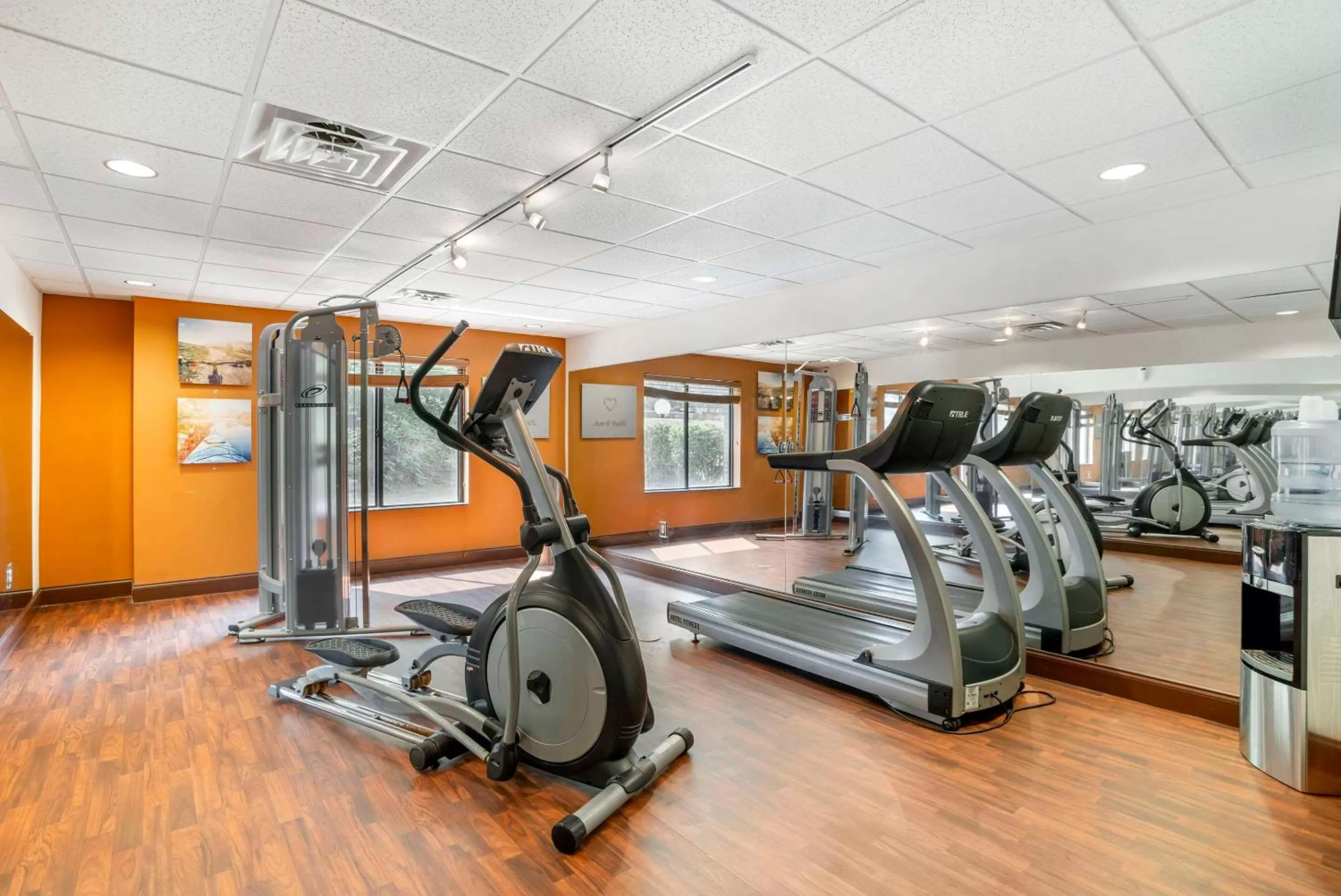 Fitness centre/facilities in Comfort Suites At WestGate Mall