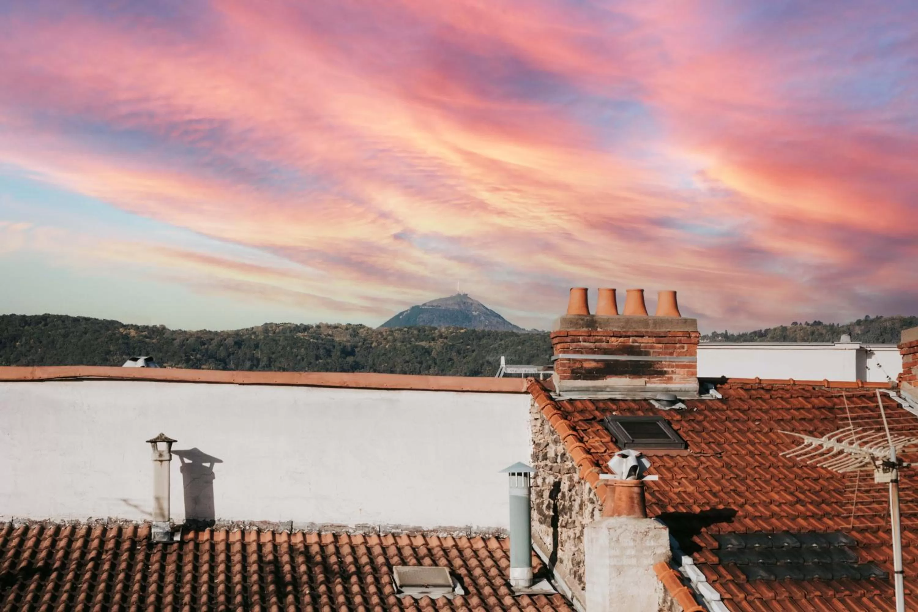 Landmark view in CIT'HÔTEL LE DAV Clermont-Ferrand Centre