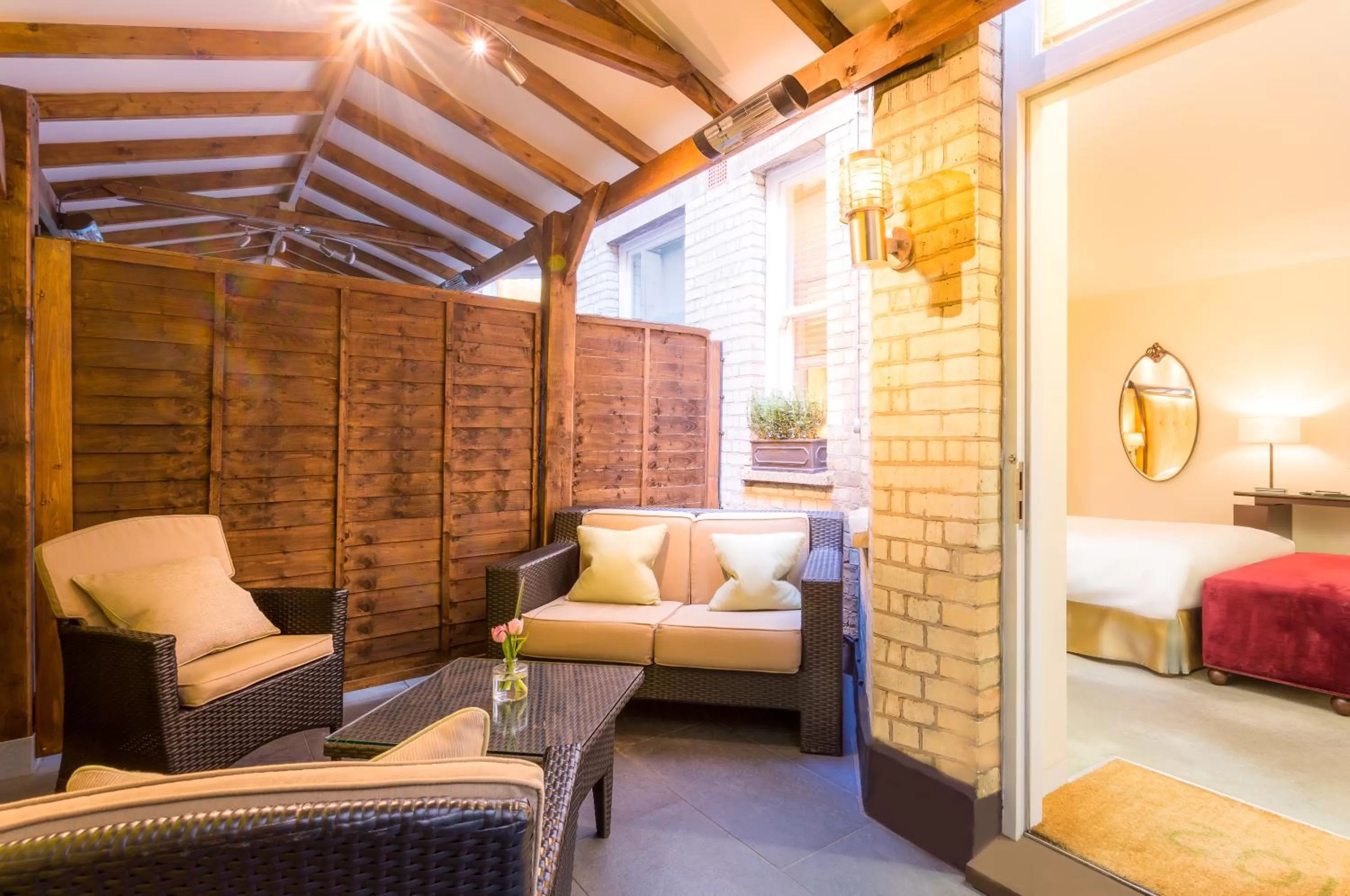 Balcony/Terrace, Bed in Ten Manchester Street Hotel