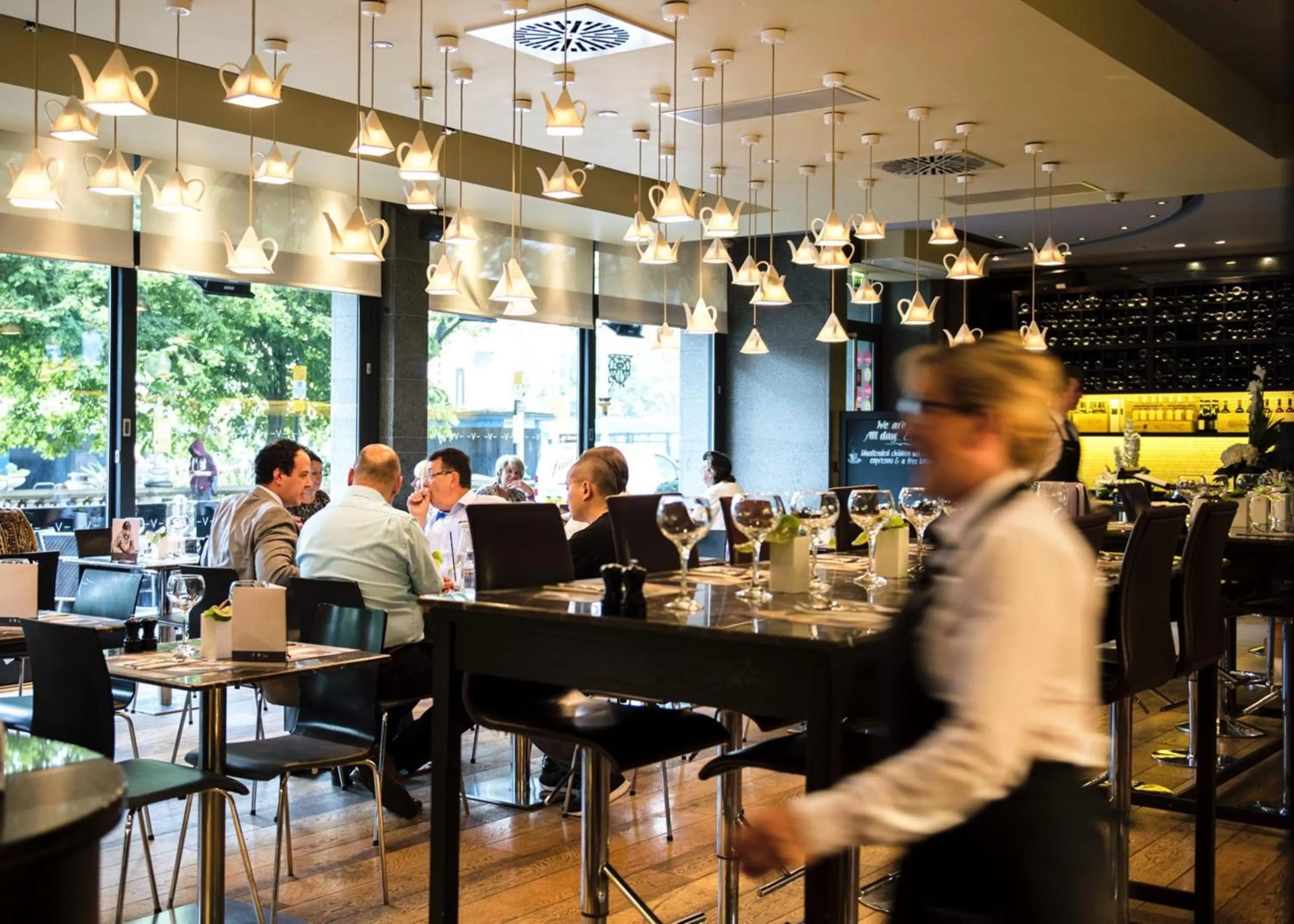 Restaurant/places to eat in The Vincent Hotel