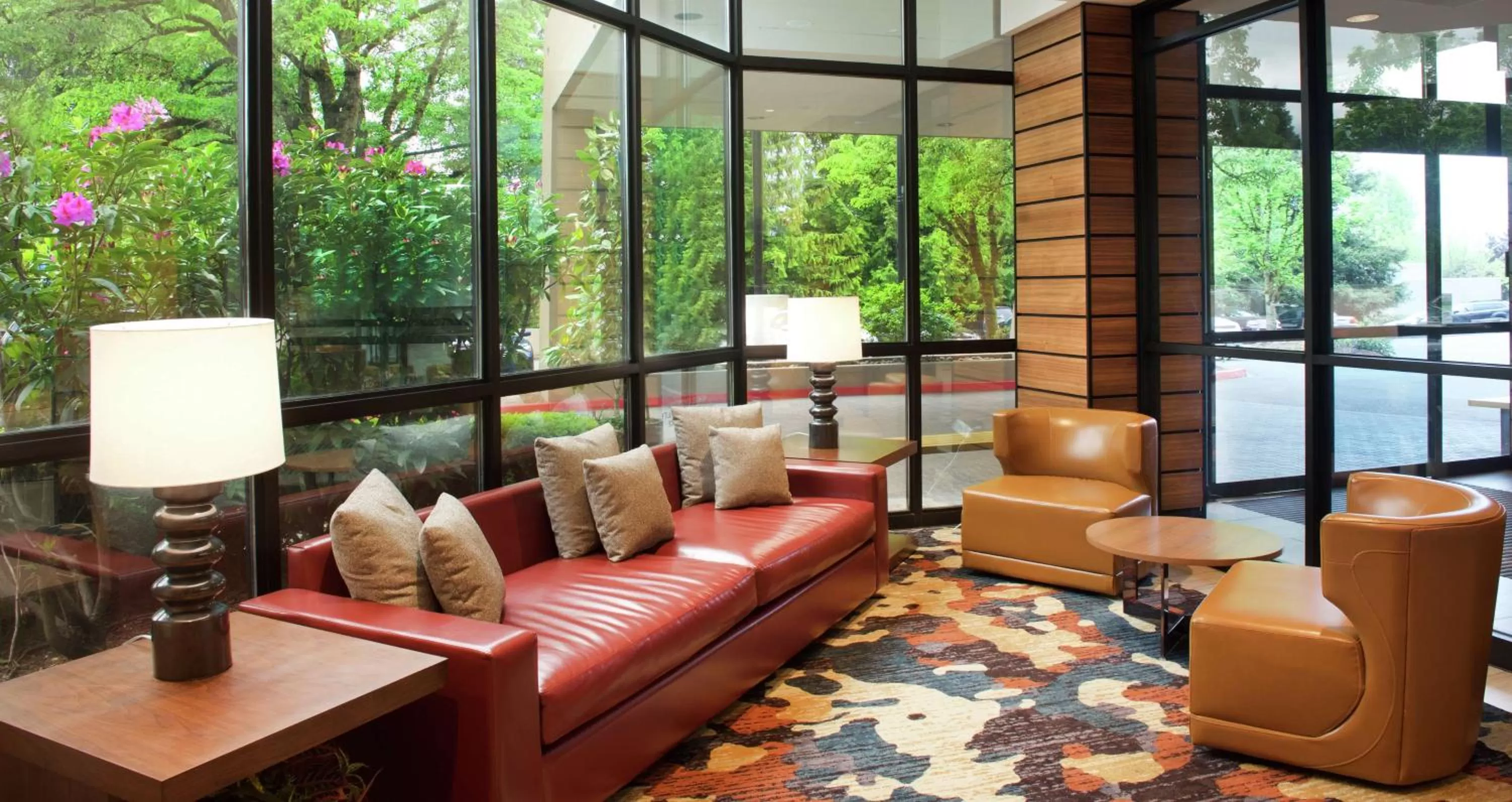 Lobby or reception in Embassy Suites by Hilton Portland Tigard