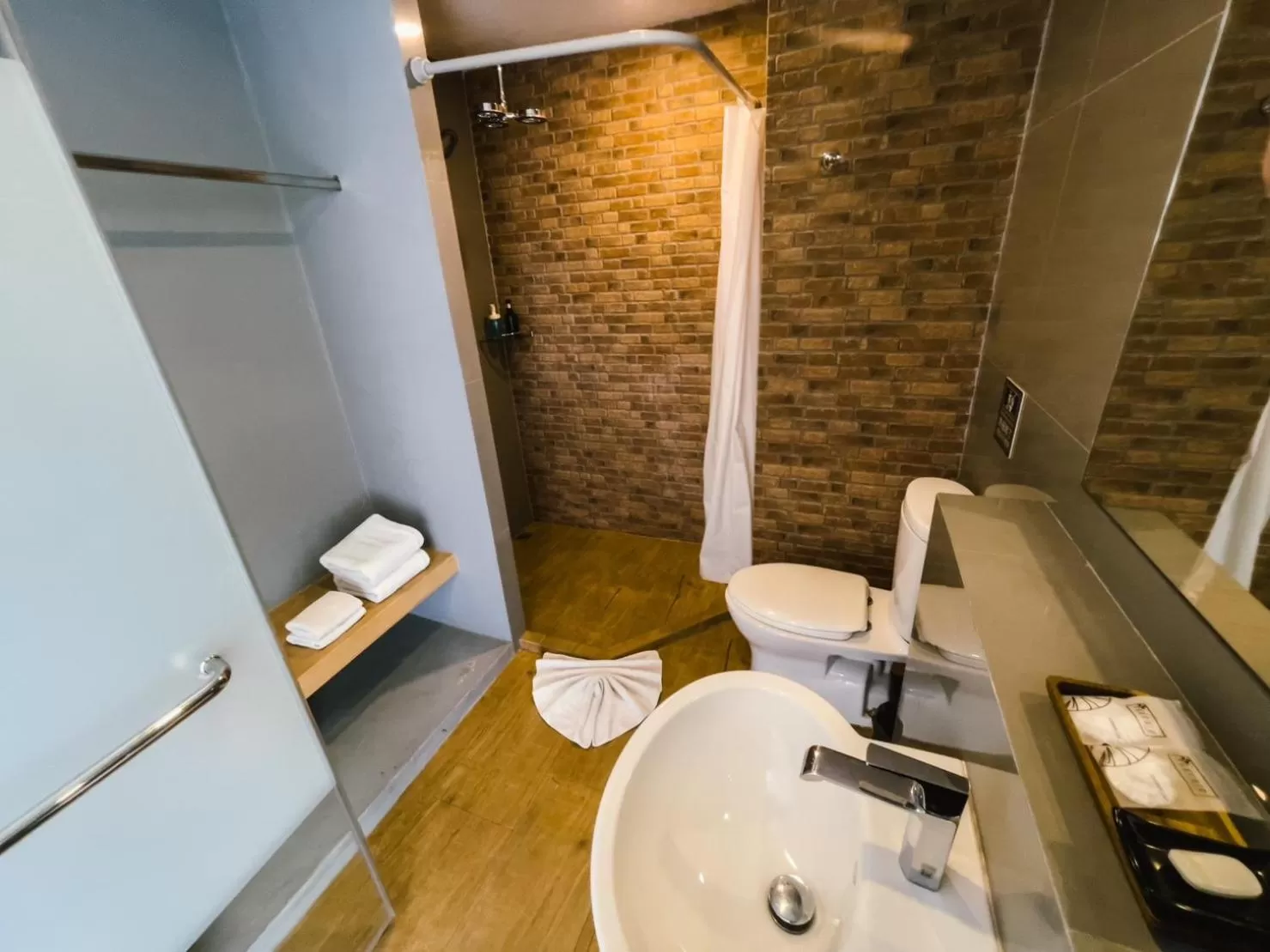 Shower in Nest by Sangob