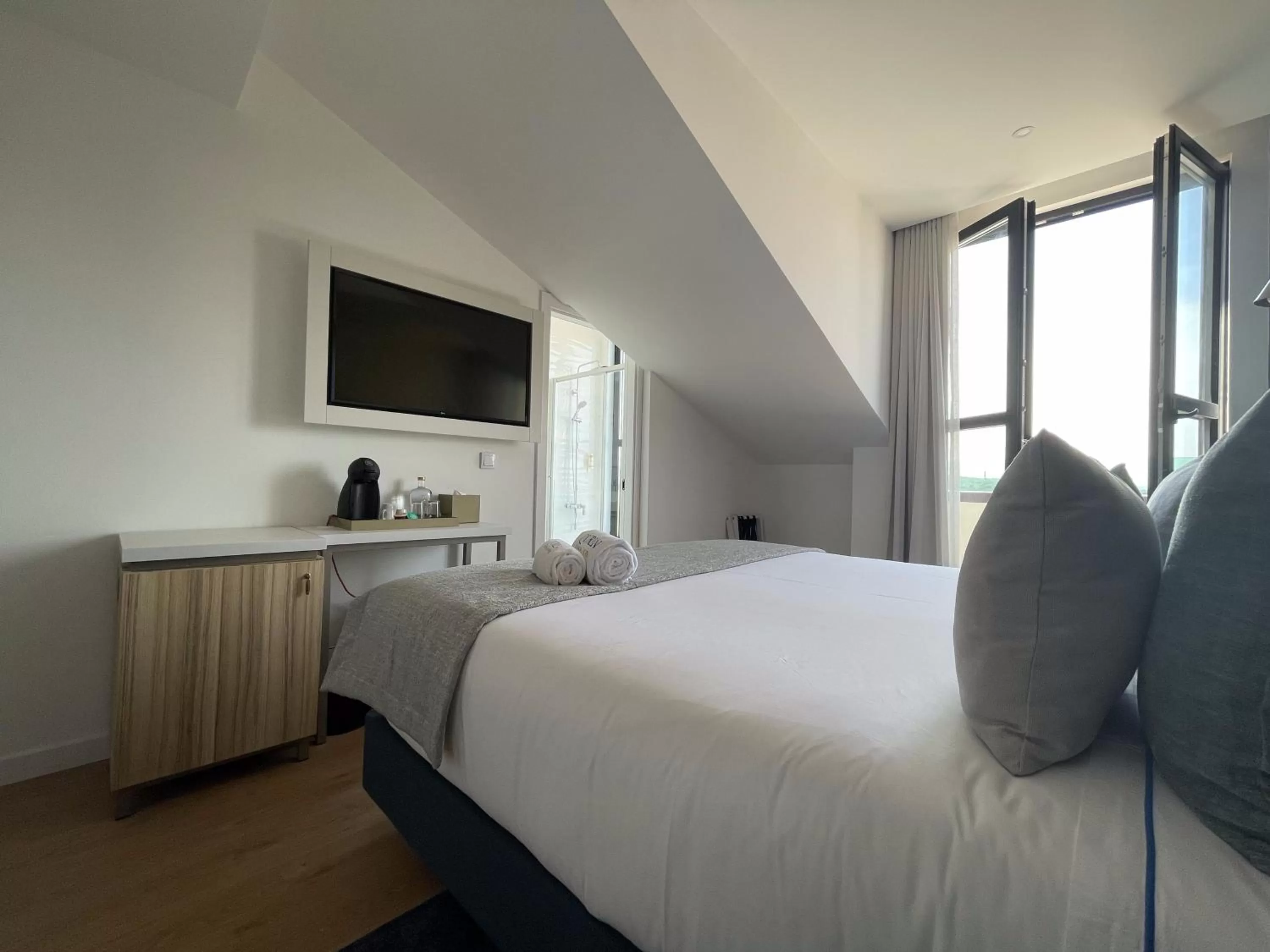 Photo of the whole room, Bed in Zurin Charm Hotel