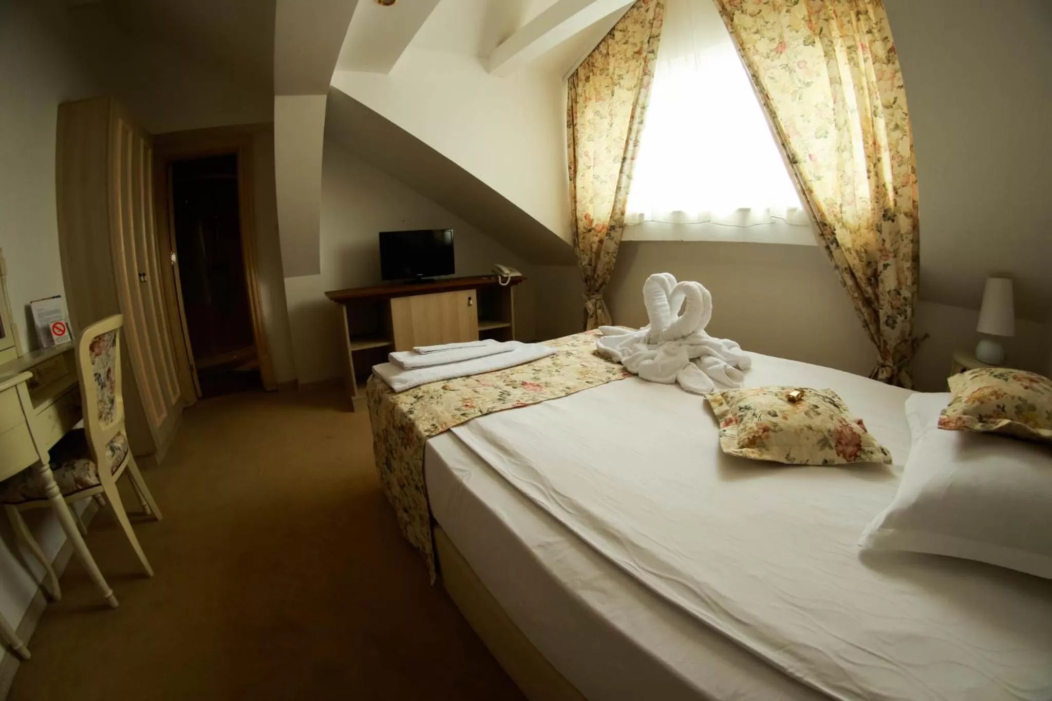 Photo of the whole room, Bed in Garni Hotel Andric