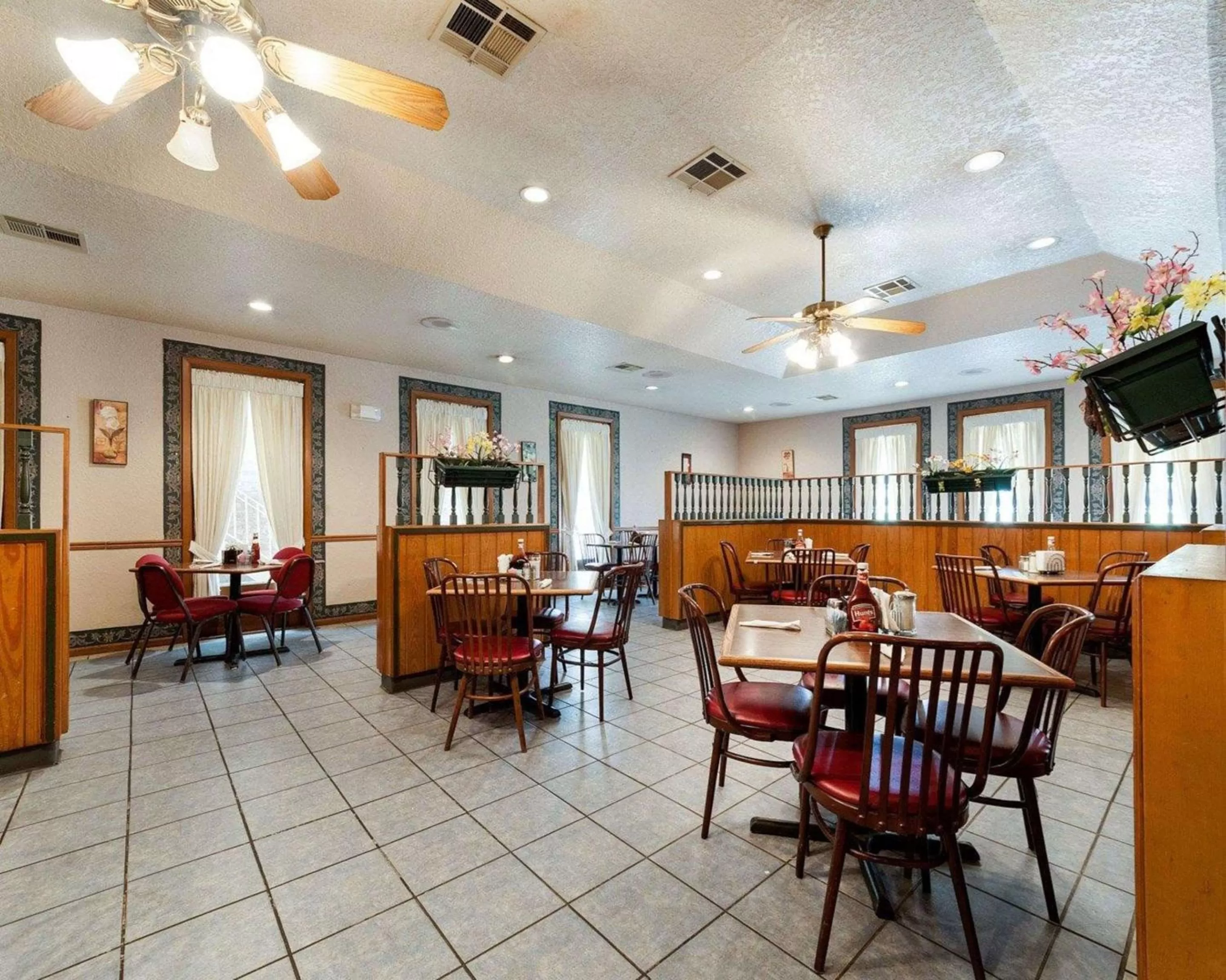 Restaurant/places to eat in Rodeway Inn Jasper