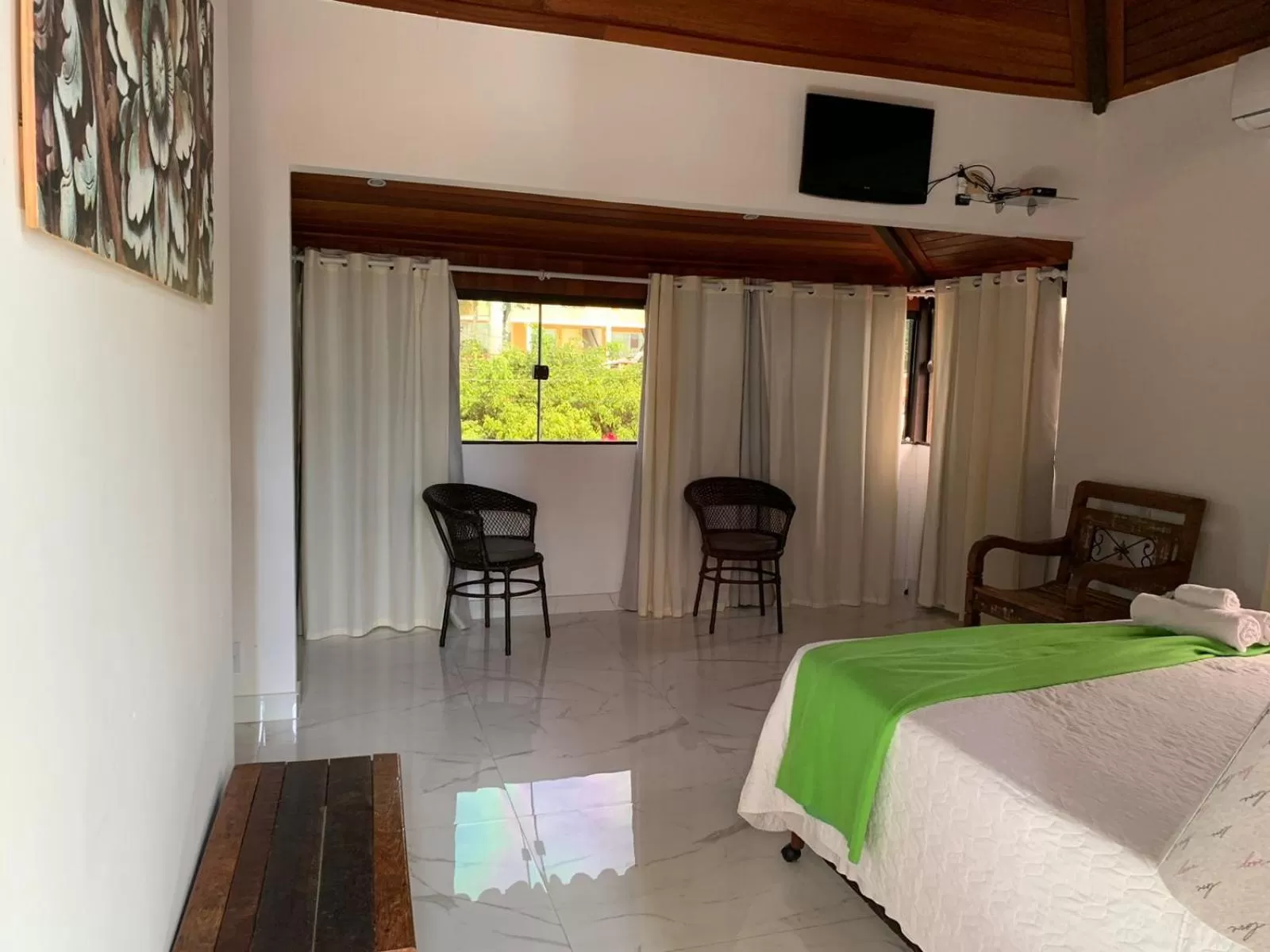 Photo of the whole room, TV/Entertainment Center in Star Búzios Pousada