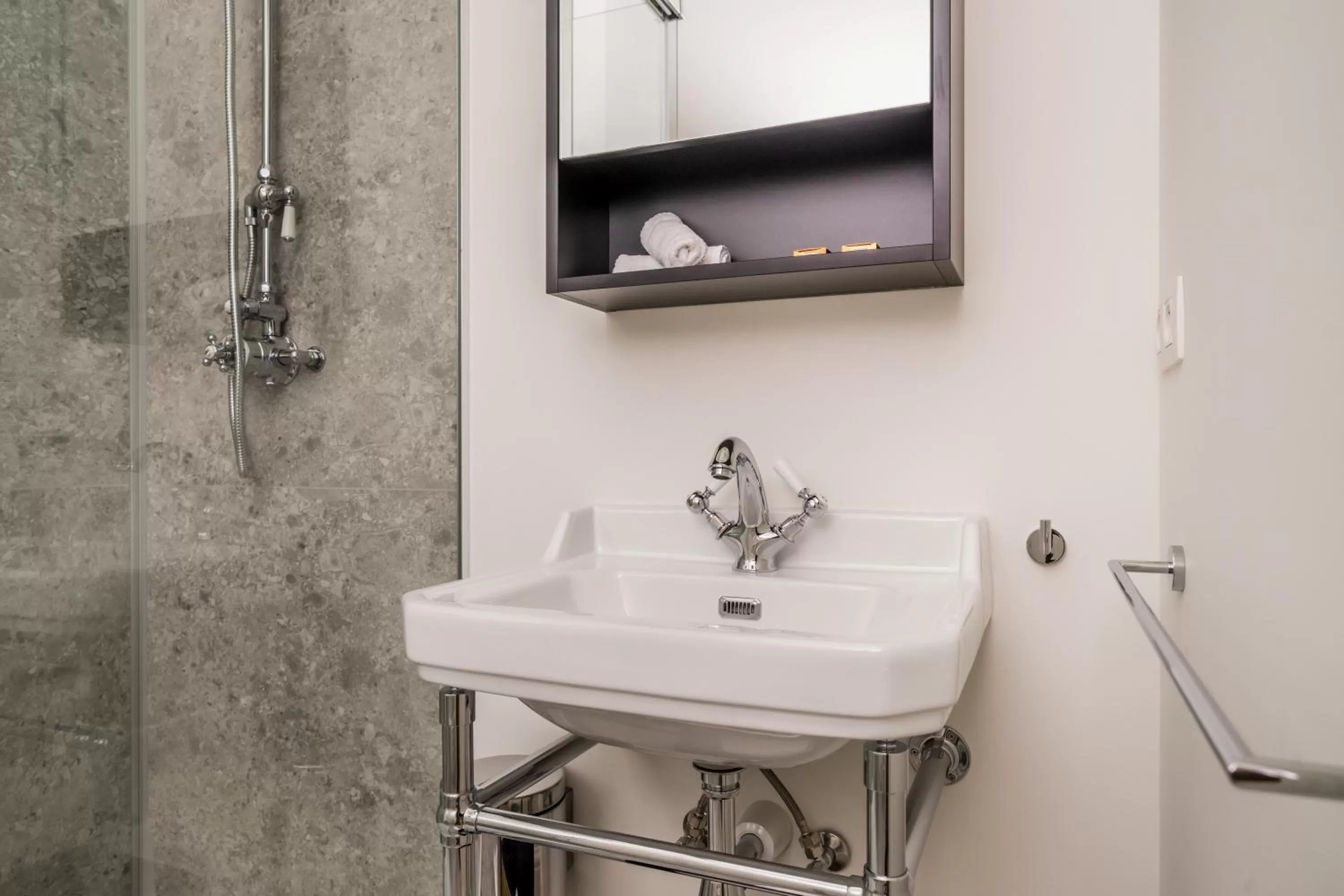 Shower in Quartier Le Sud