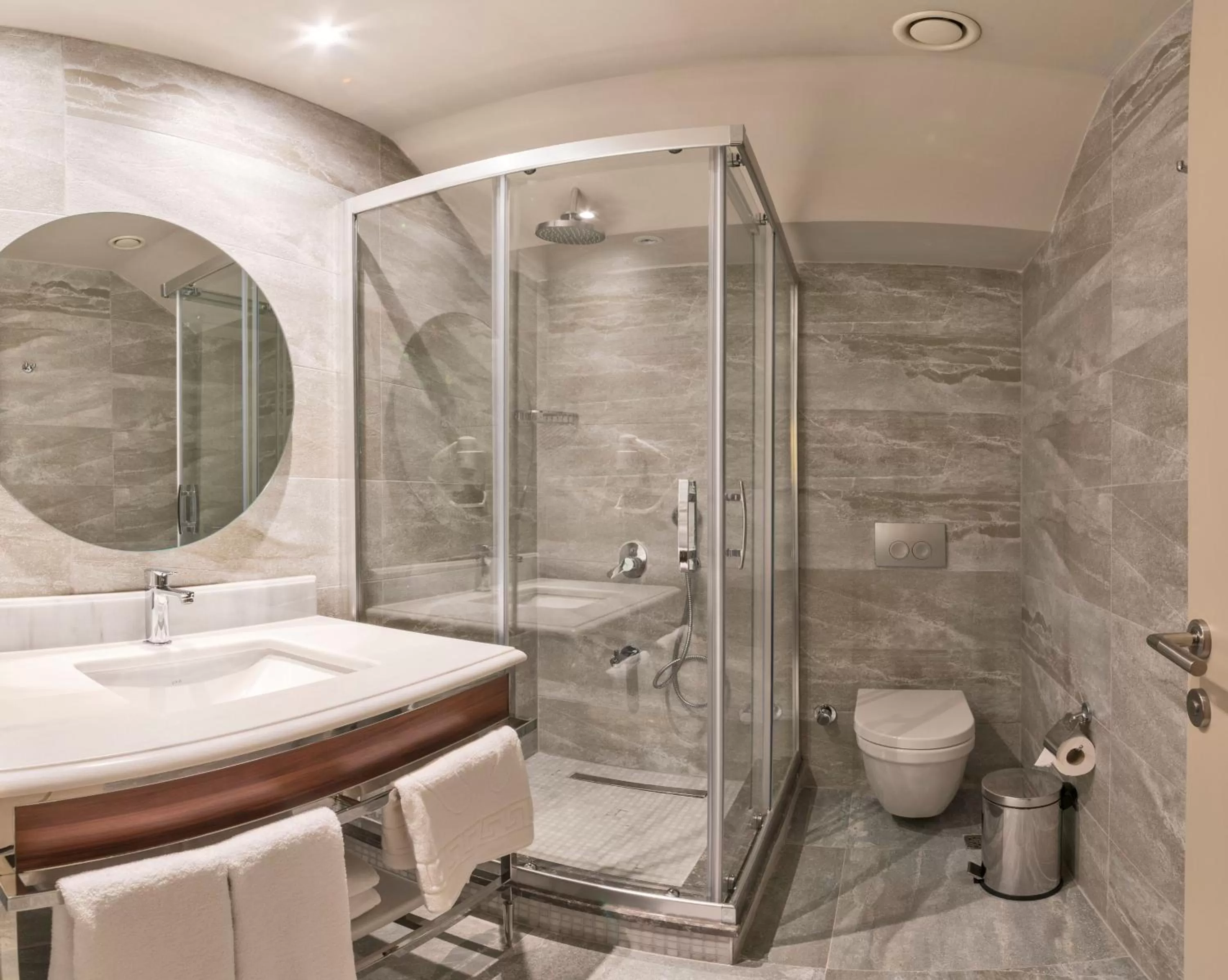 Bathroom in Golden Royal Hotel