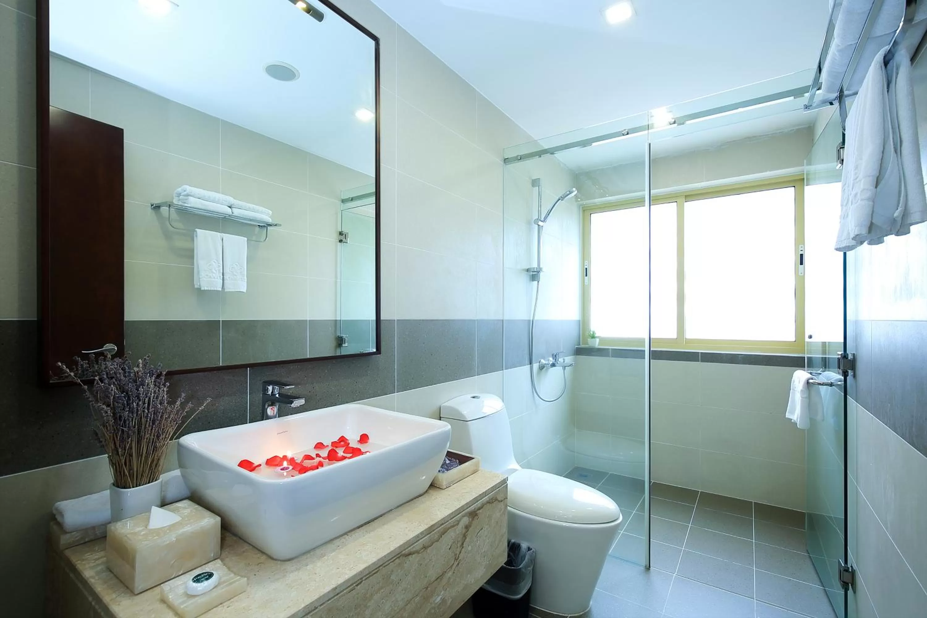 Shower in Glenwood City Resort