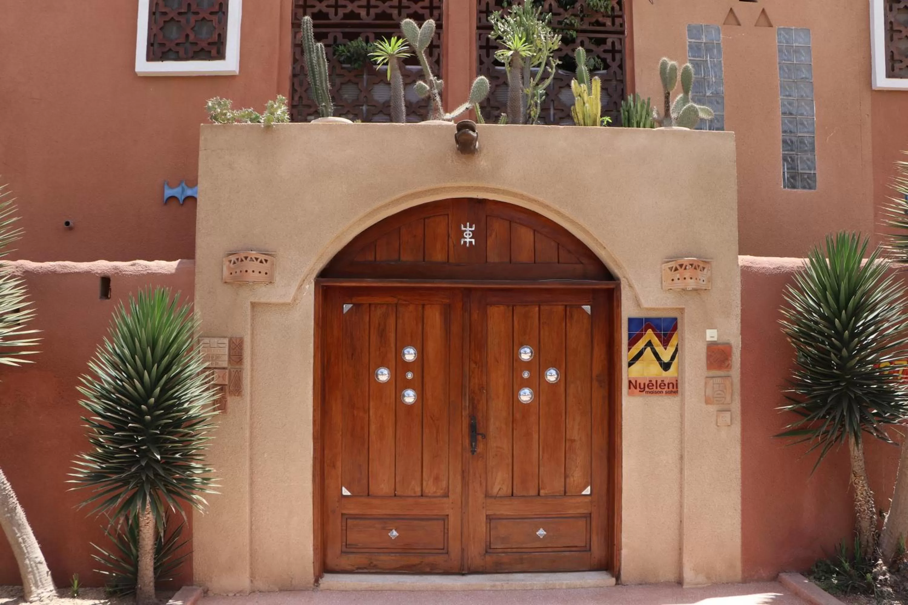Facade/entrance in Nyéléni maison sahel