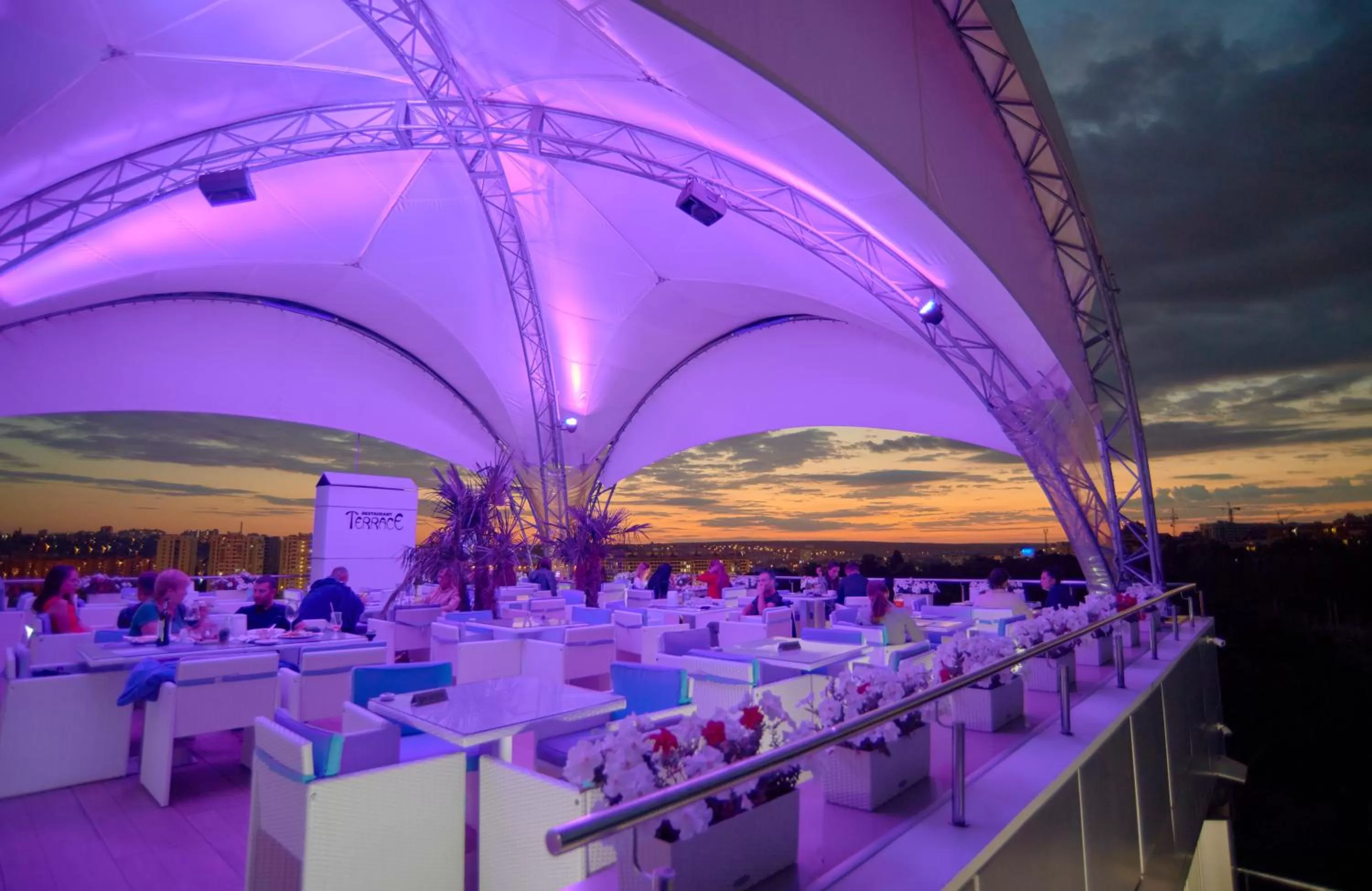 Restaurant/places to eat, Banquet Facilities in Hotel & Spa NEMO with dolphins