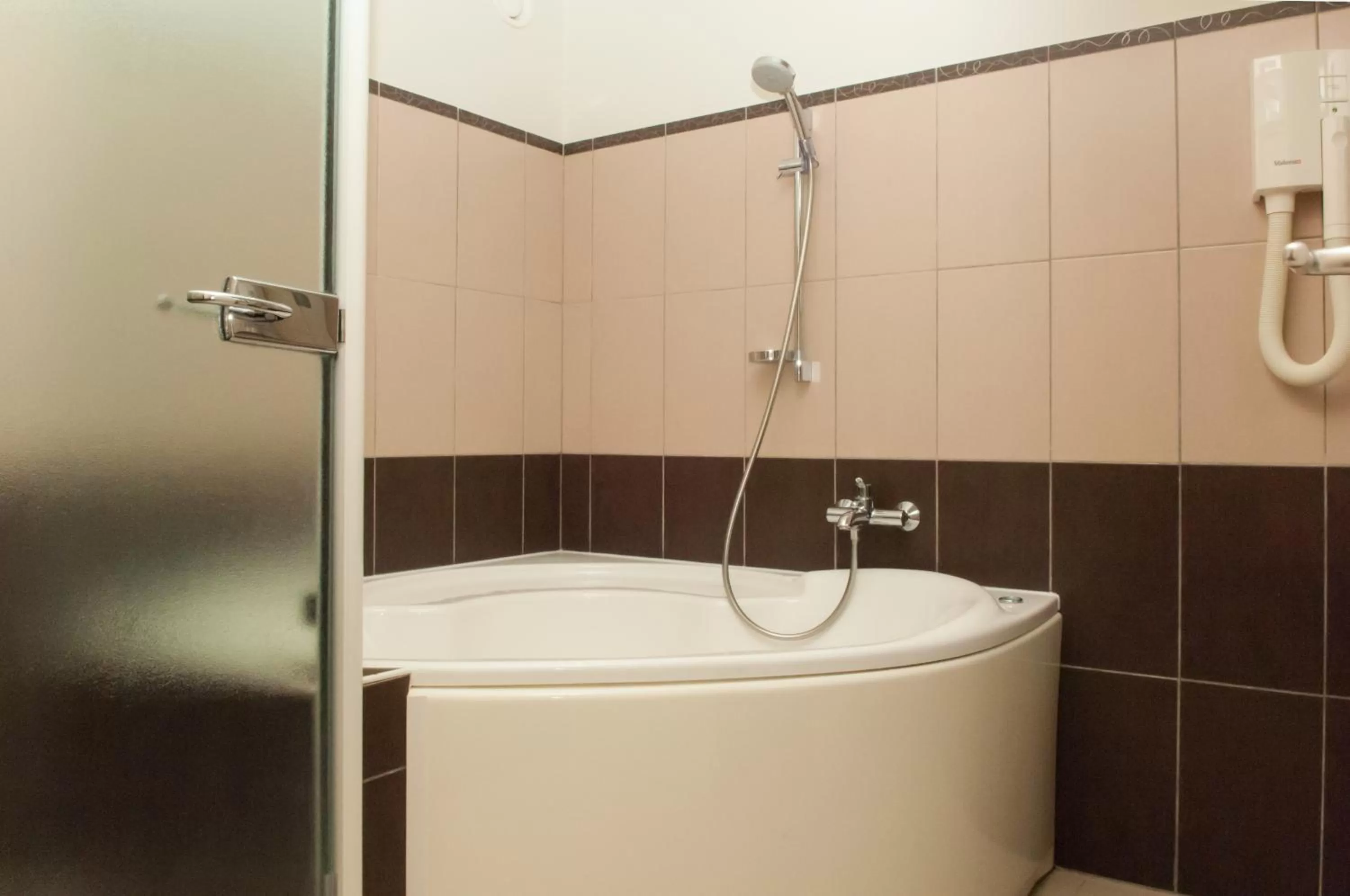 Bathroom in Hostellerie Saint Vincent Beauvais Aeroport