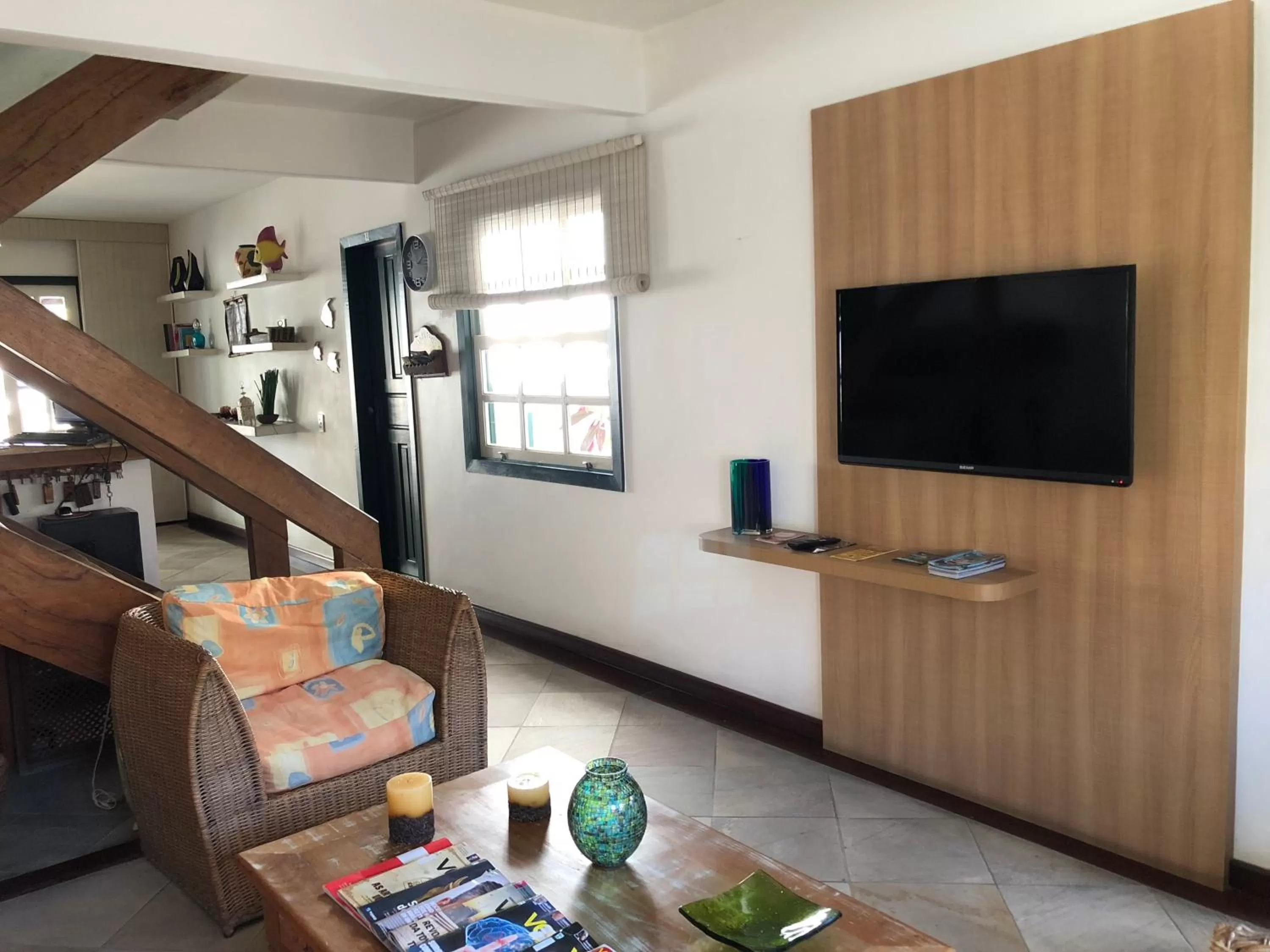 Communal lounge/ TV room, TV/Entertainment Center in Pousada Canteiros