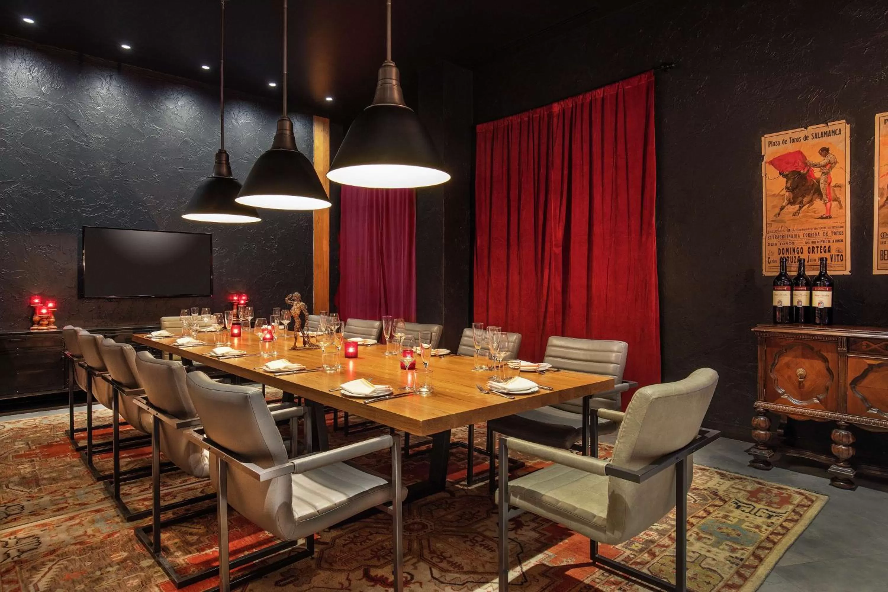 Dining area in Hilton Boston Woburn