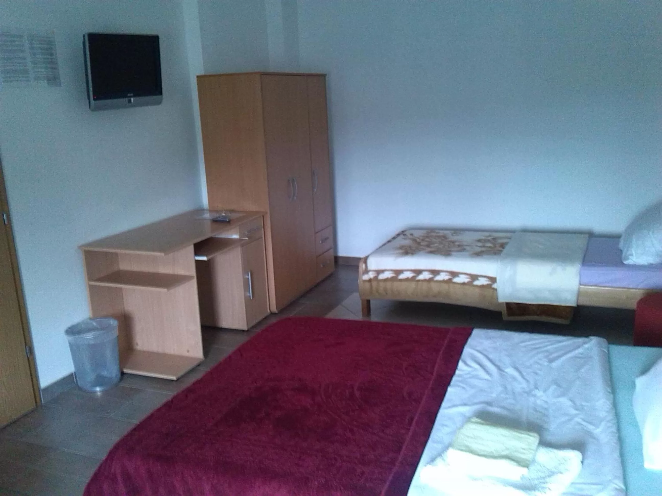 Photo of the whole room, Bed in Motel Maks